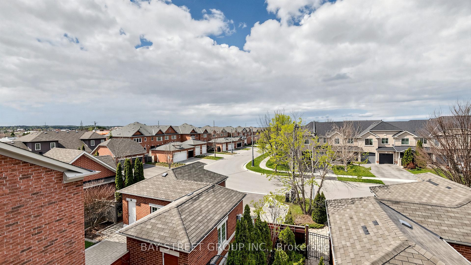 Photo 46 of 97 Zokol Drive, Aurora, Bayview Northeast — HOMEH