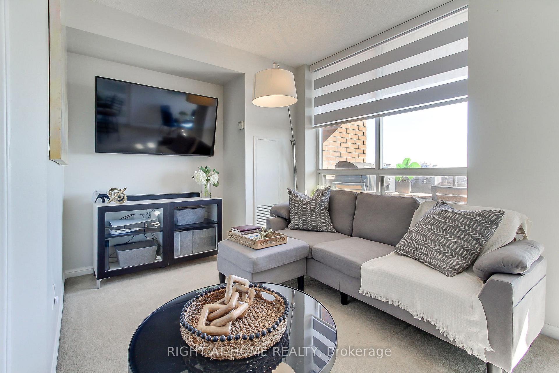 Front of Unit 1002, 1140 Parkwest Place