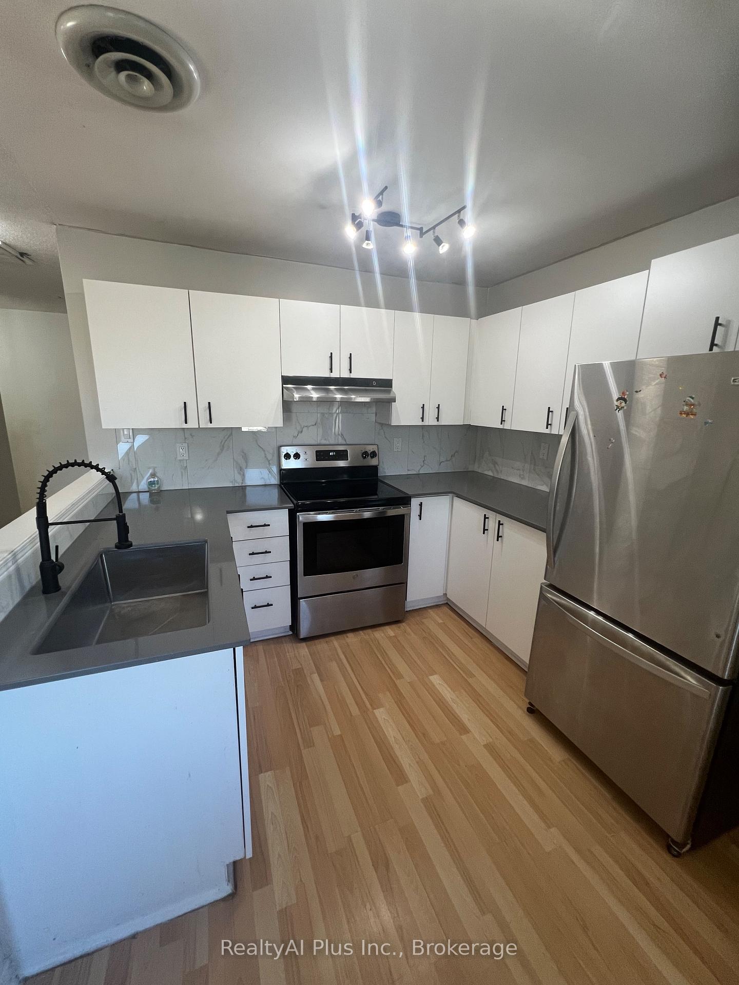 Photo 9 of 1569A Kingston Road, Scarborough, Birchcliffe-Cliffside — HOMEH