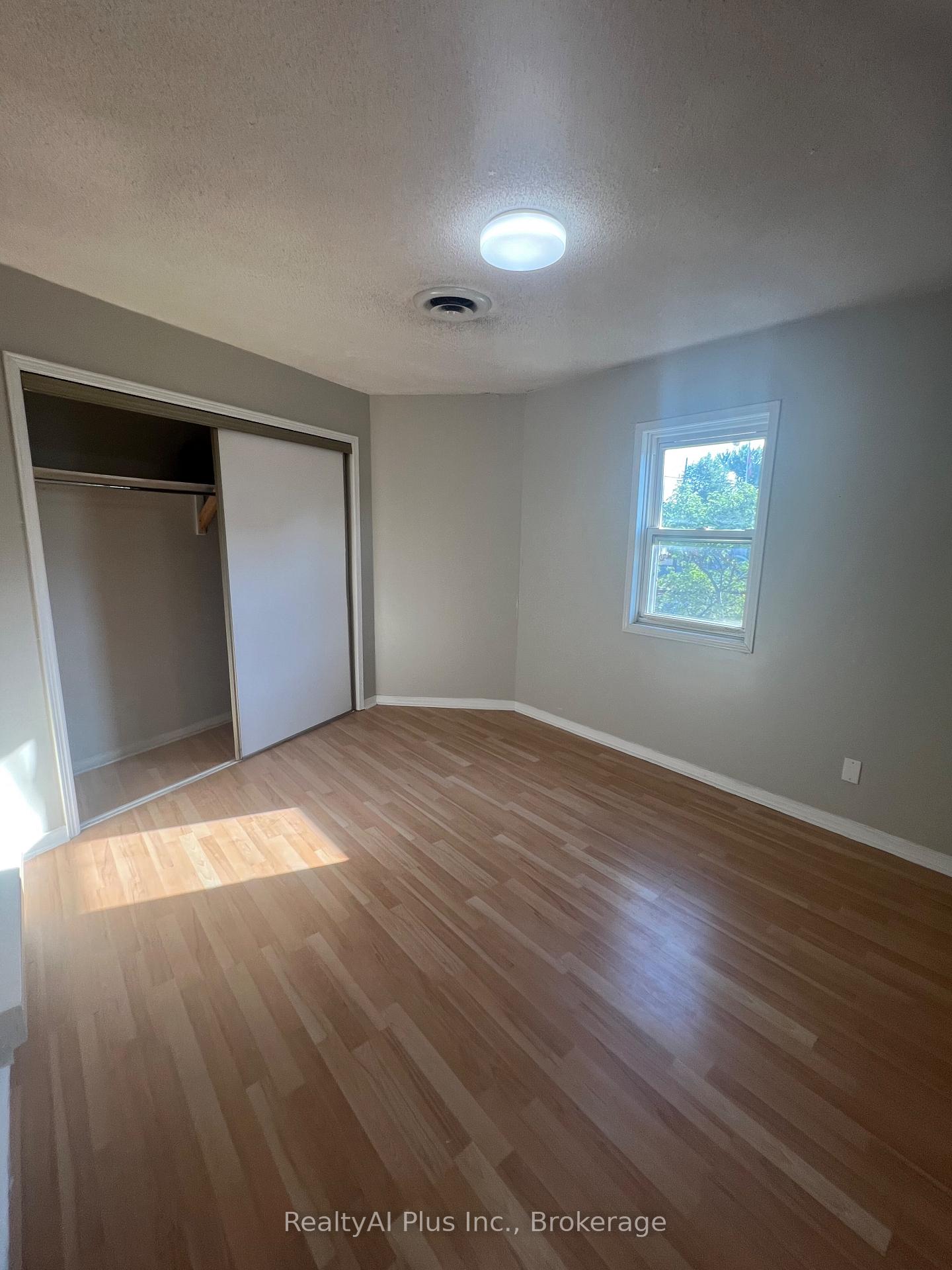 Photo 10 of 1569A Kingston Road, Scarborough, Birchcliffe-Cliffside — HOMEH