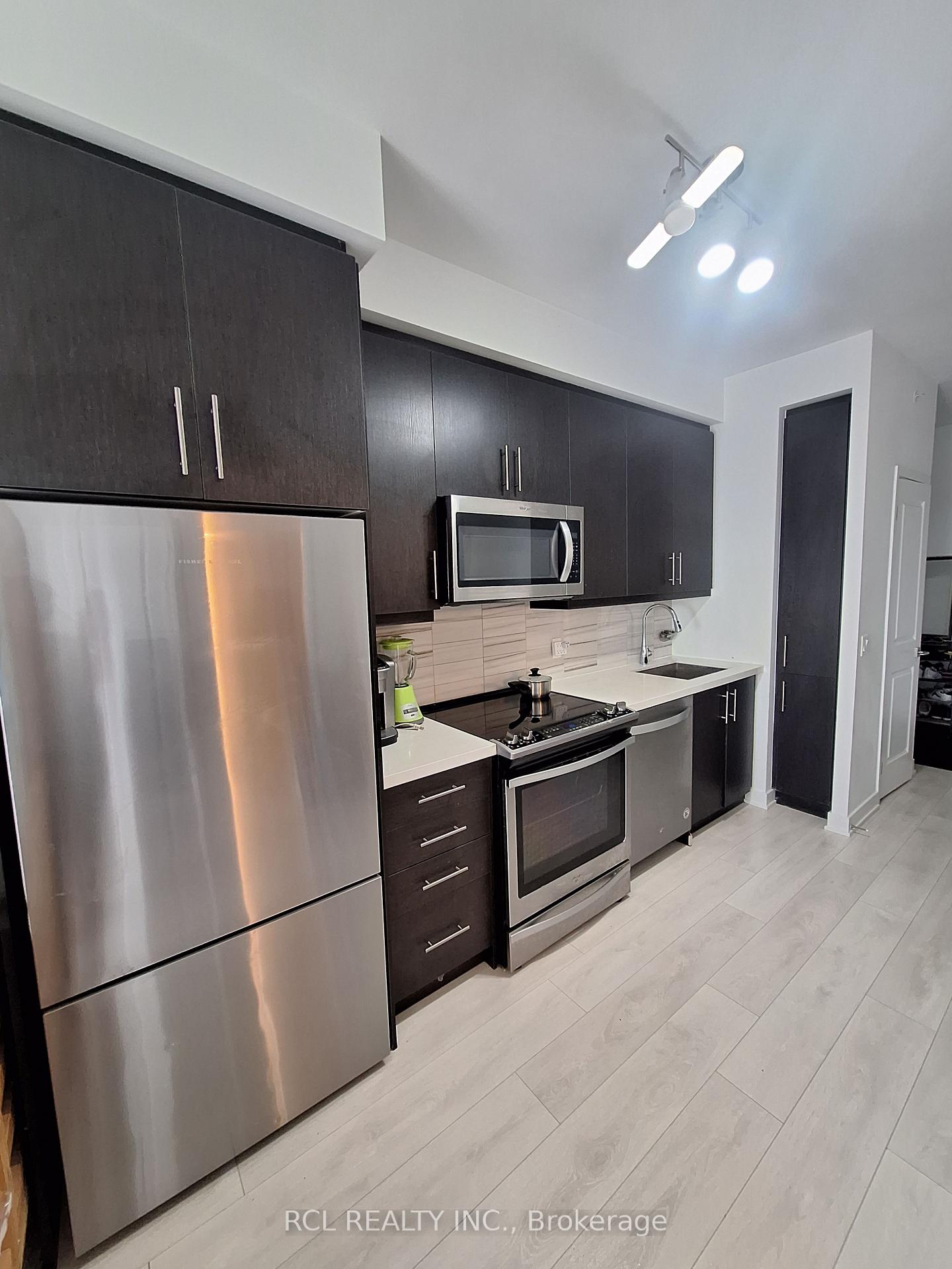 Photo 2 of Unit 1806, 85 Oneida Crescent, Richmond Hill, Langstaff — HOMEH