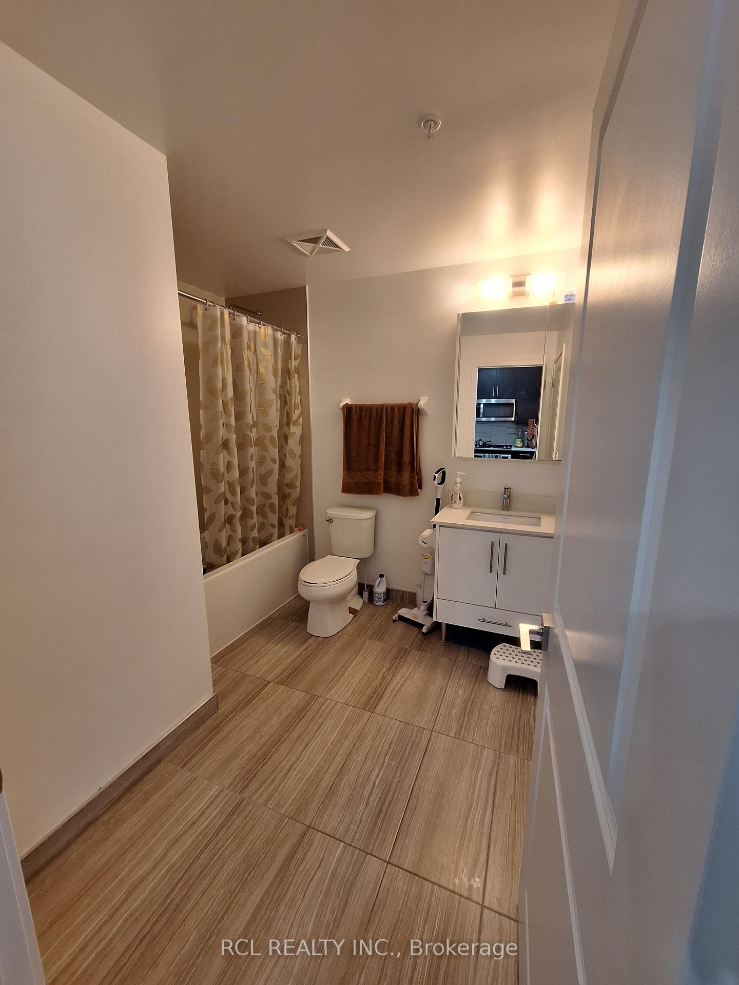 Photo 8 of Unit 1806, 85 Oneida Crescent, Richmond Hill, Langstaff — HOMEH