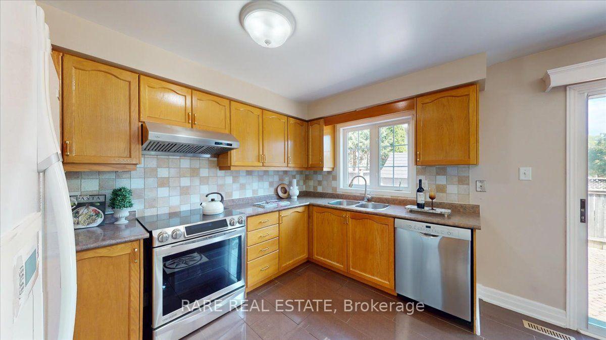 Photo 10 of 1825 Hobson Drive, Burlington, Uptown — HOMEH