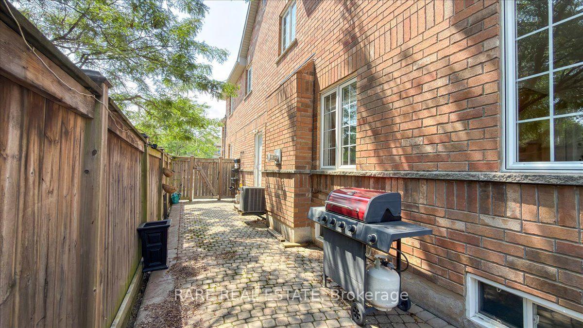 Photo 33 of 1825 Hobson Drive, Burlington, Uptown — HOMEH