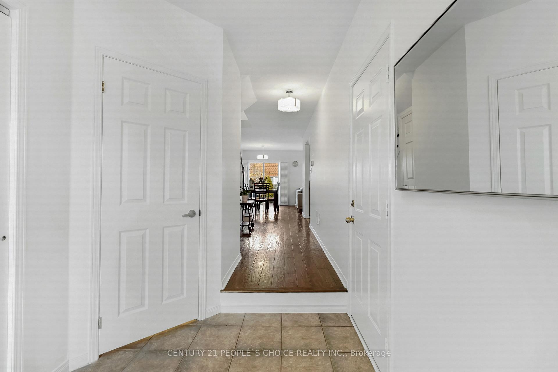 Photo 5 of 2145 Redstone Crescent, Oakville, Westmount — HOMEH
