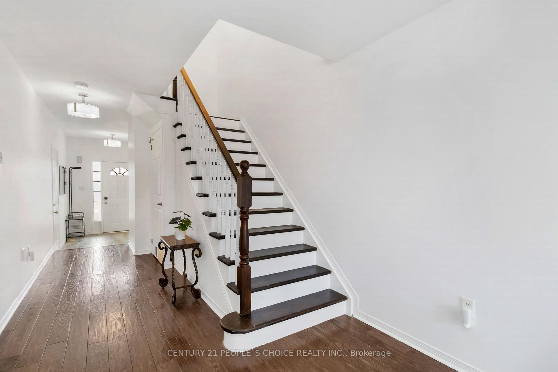 Photo 8 of 2145 Redstone Crescent, Oakville, Westmount — HOMEH