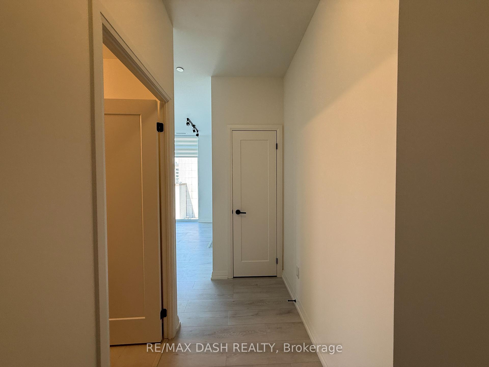Photo 3 of Unit 901, 280 Dundas Street W, Toronto, University — HOMEH