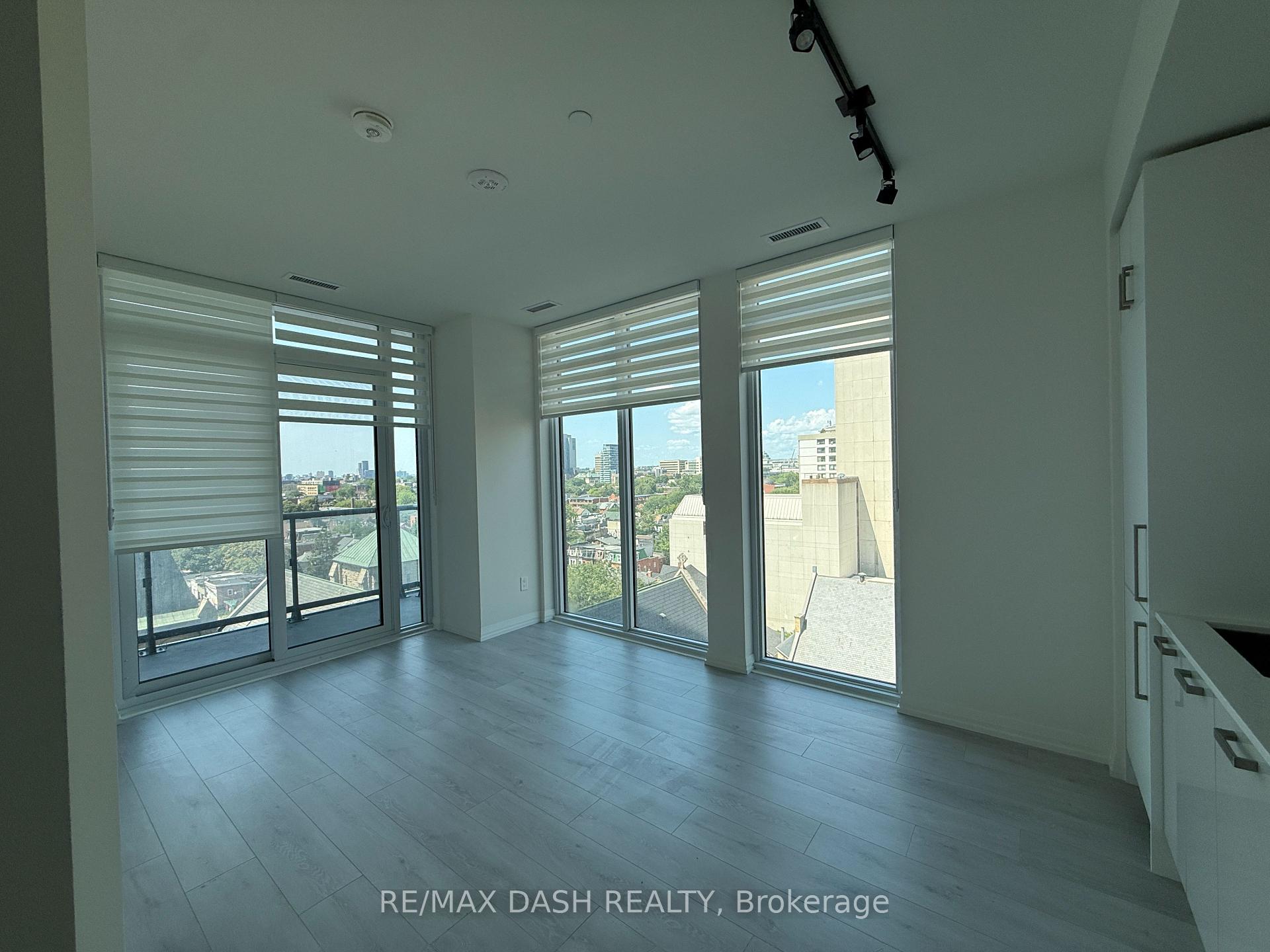Photo 6 of Unit 901, 280 Dundas Street W, Toronto, University — HOMEH
