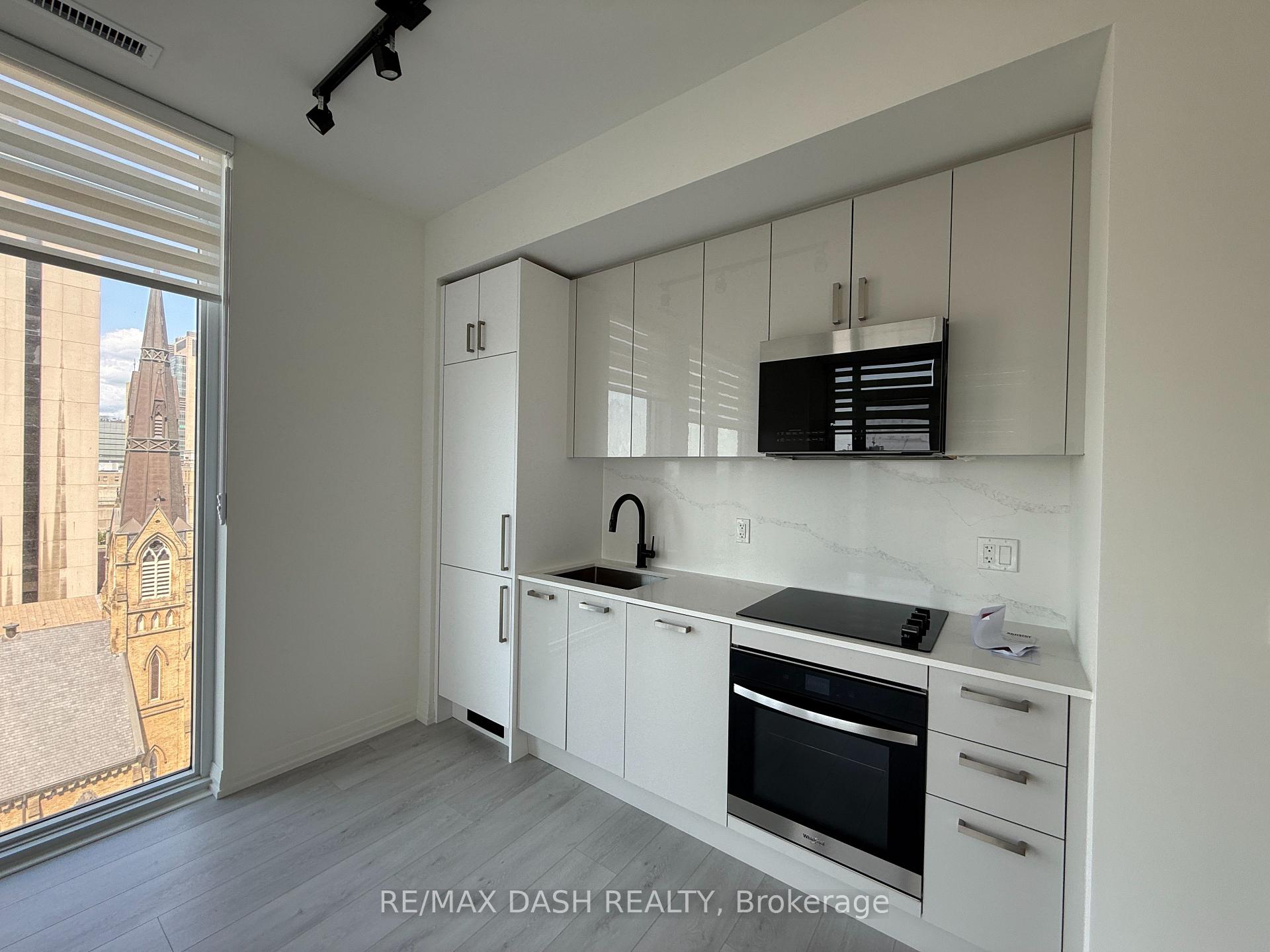 Photo 7 of Unit 901, 280 Dundas Street W, Toronto, University — HOMEH