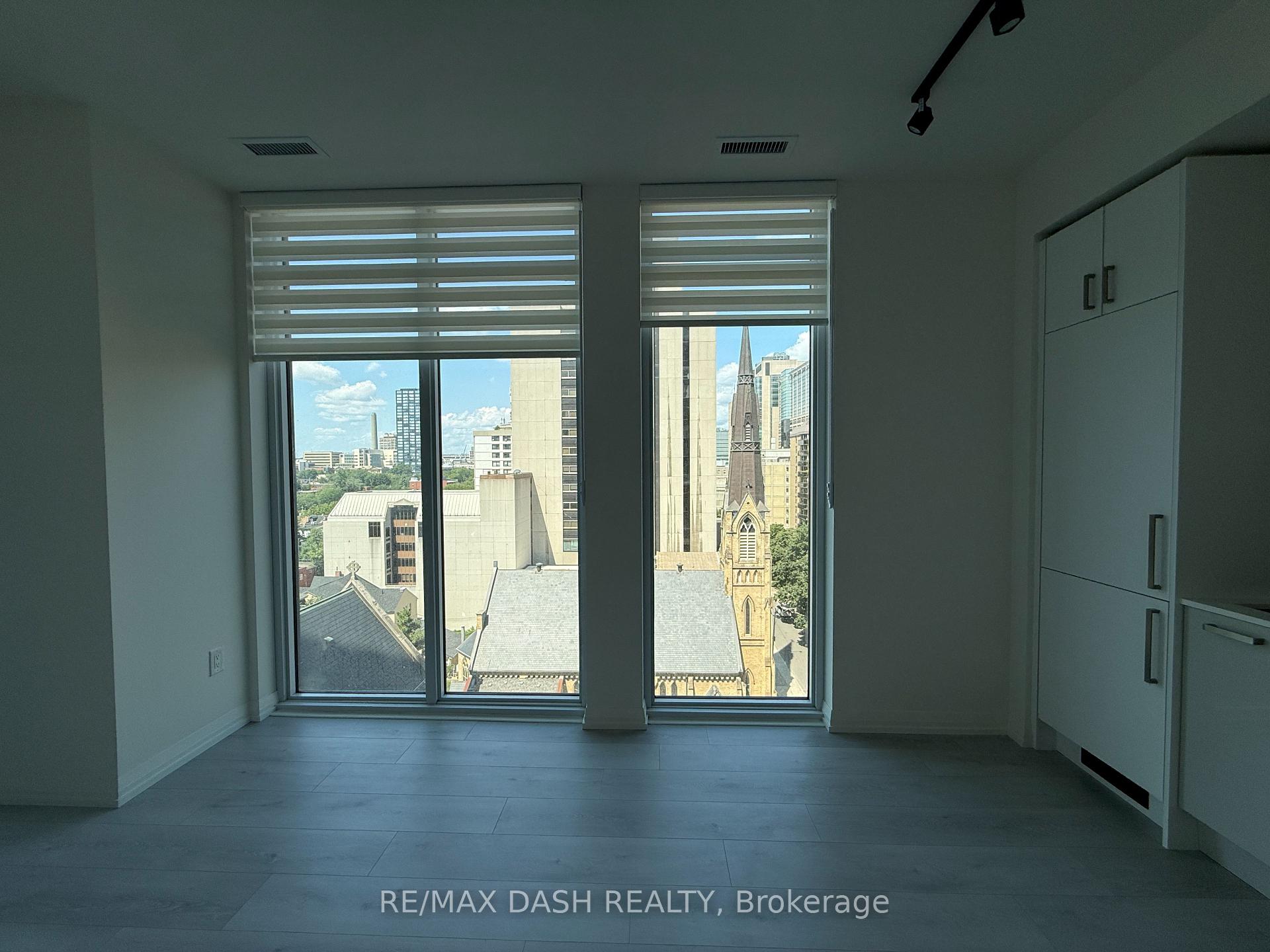 Photo 8 of Unit 901, 280 Dundas Street W, Toronto, University — HOMEH