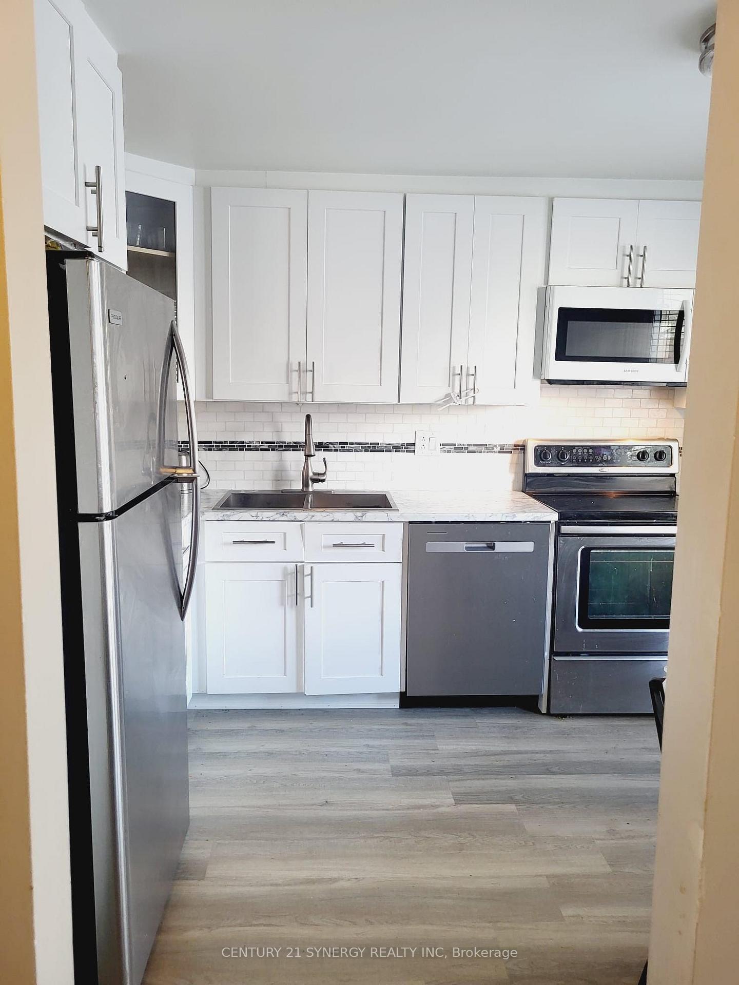 Photo 2 of 2307 Stonehenge Crescent, Ottawa, Pineview — HOMEH