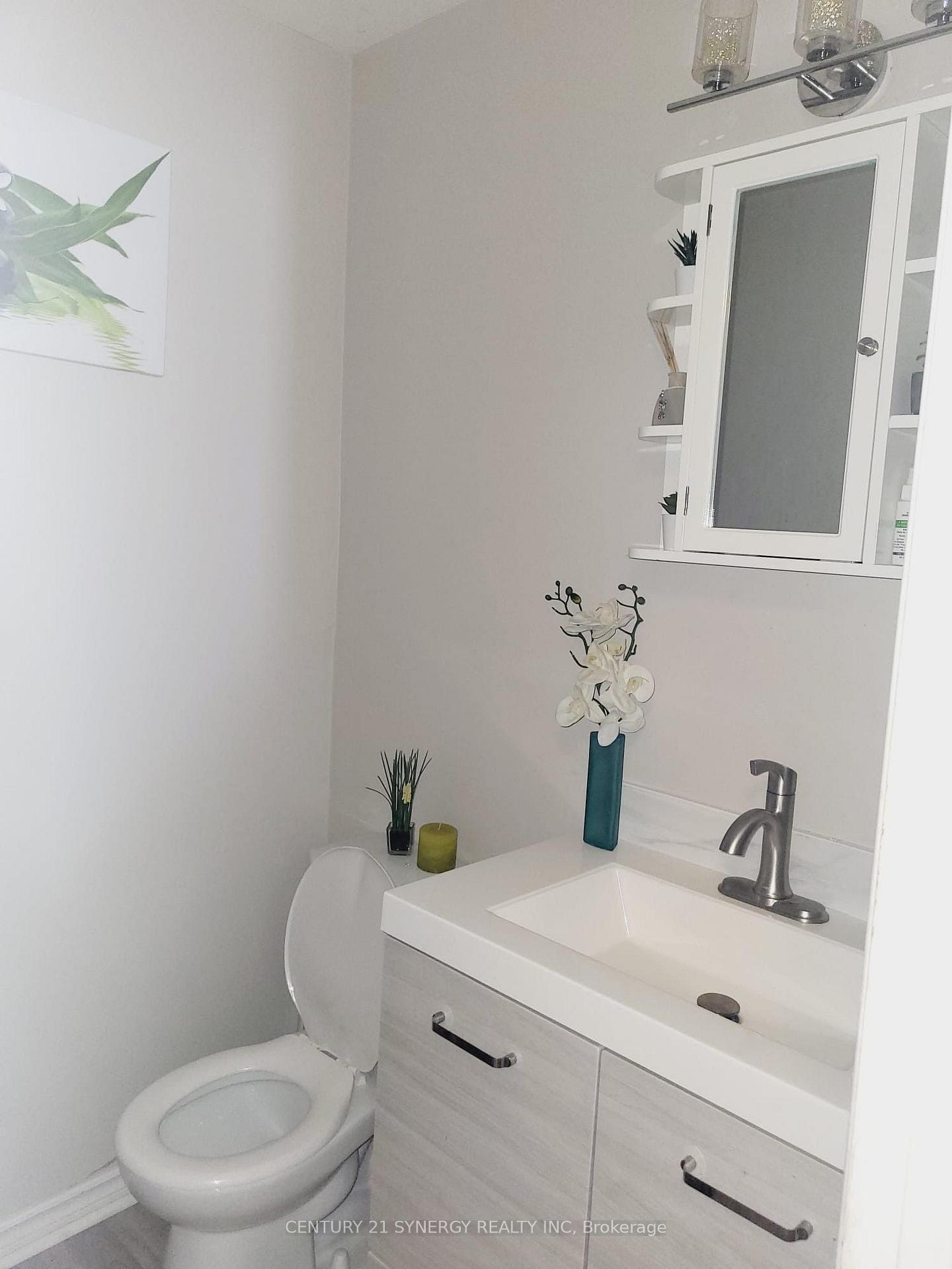 Photo 3 of 2307 Stonehenge Crescent, Ottawa, Pineview — HOMEH