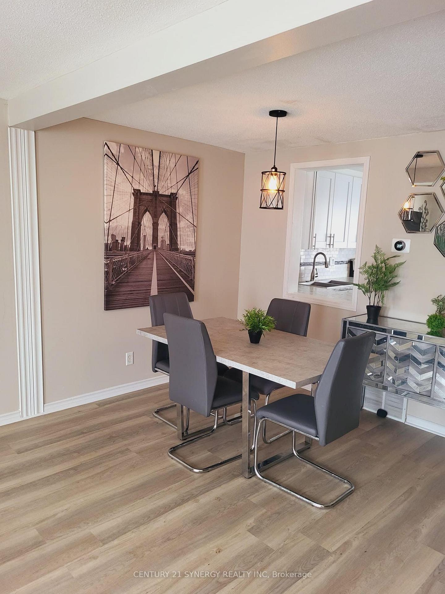 Photo 4 of 2307 Stonehenge Crescent, Ottawa, Pineview — HOMEH