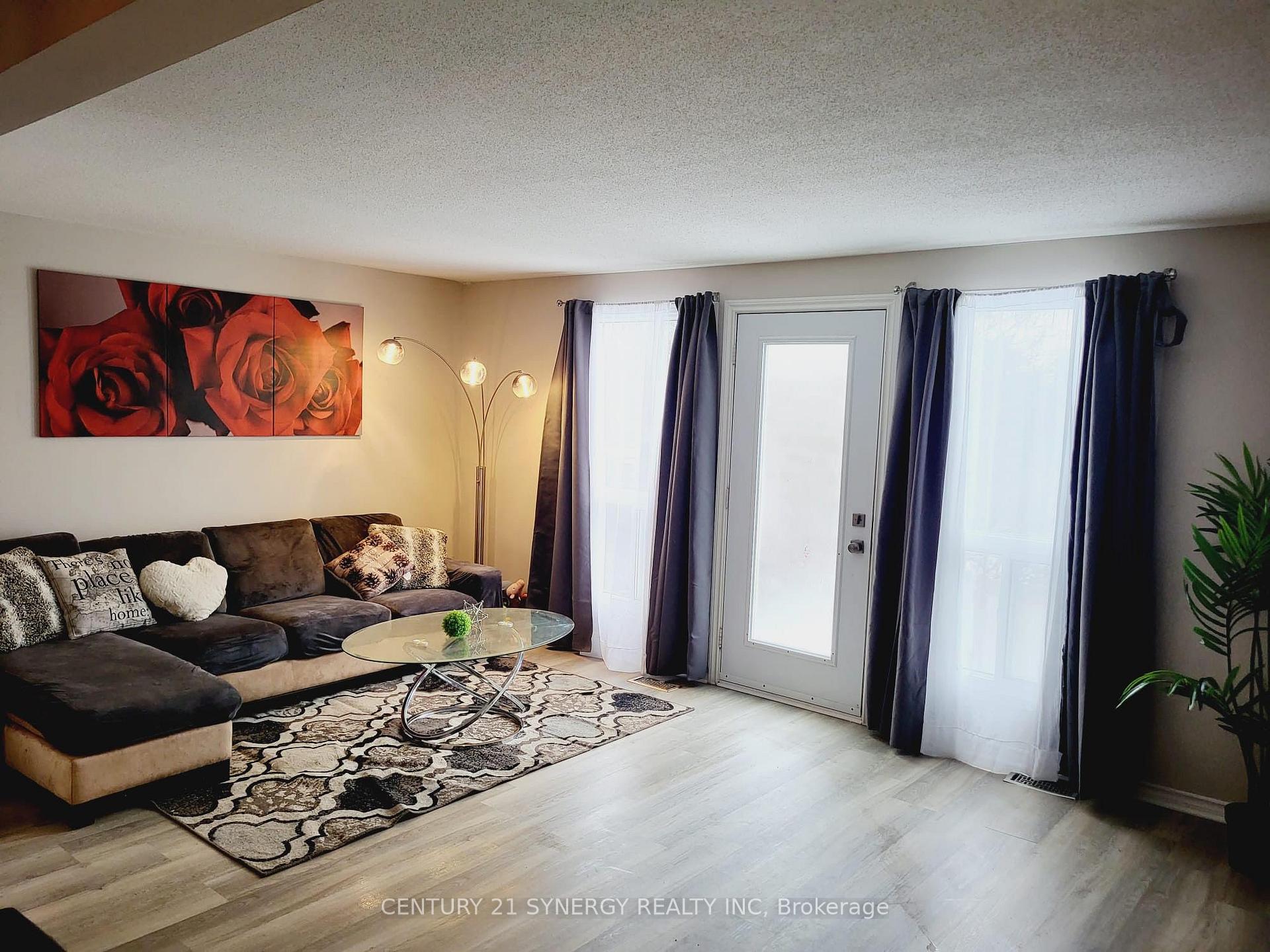 Photo 5 of 2307 Stonehenge Crescent, Ottawa, Pineview — HOMEH