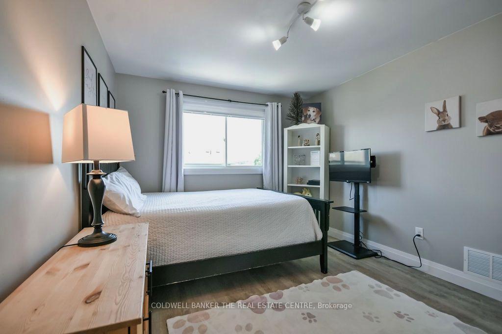 Photo 25 of 37 Pearl Drive, Orillia — HOMEH