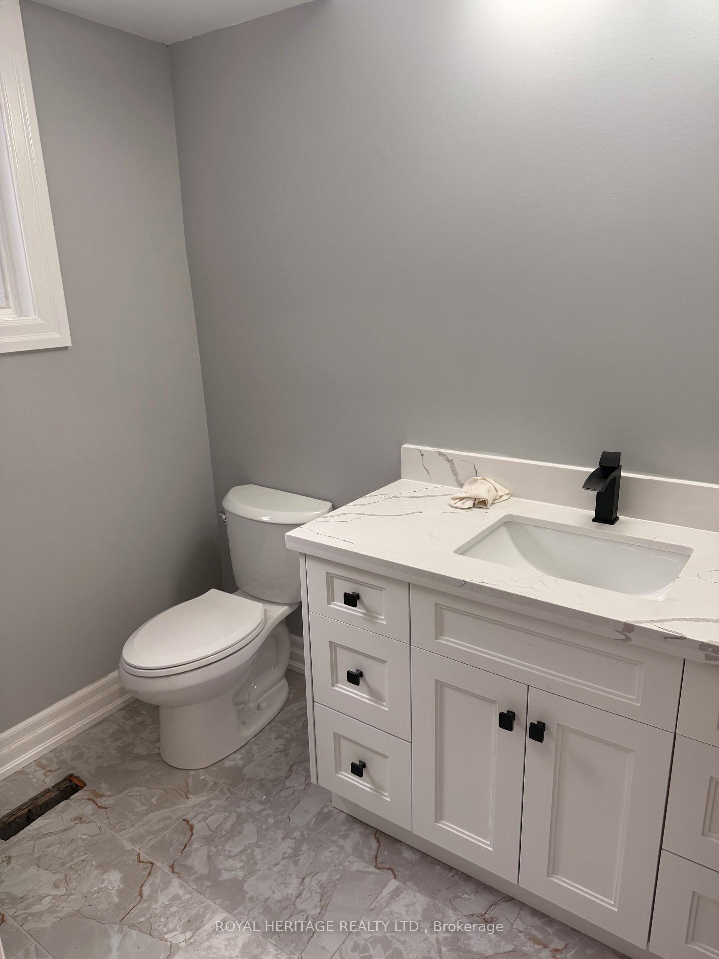 Photo 16 of Unit B, 286 Lorindale Drive, Oshawa, Donevan — HOMEH