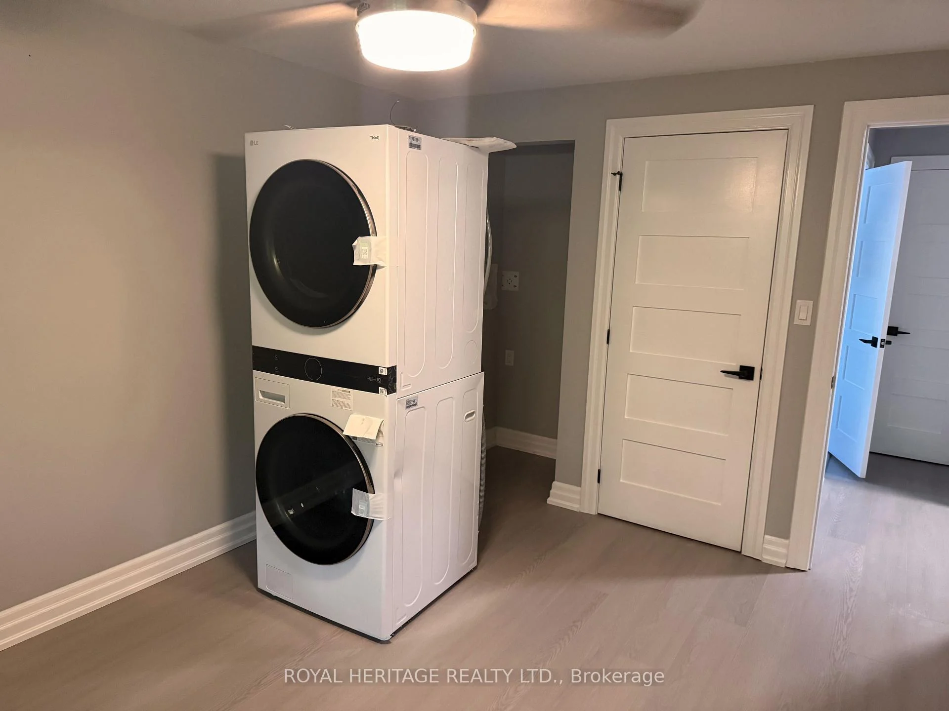 Photo 3 of Unit B, 286 Lorindale Drive, Oshawa, Donevan — HOMEH