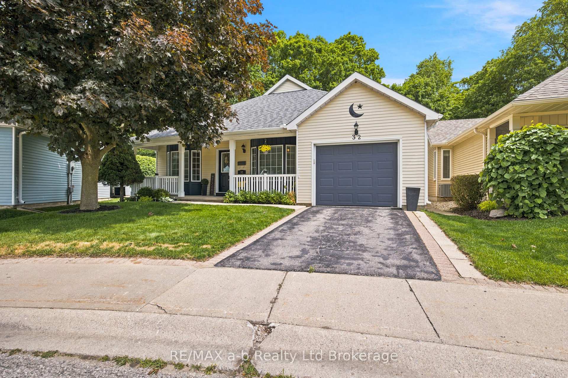 Photo 1 of 32 Wilkins Crescent, Tillsonburg — HOMEH