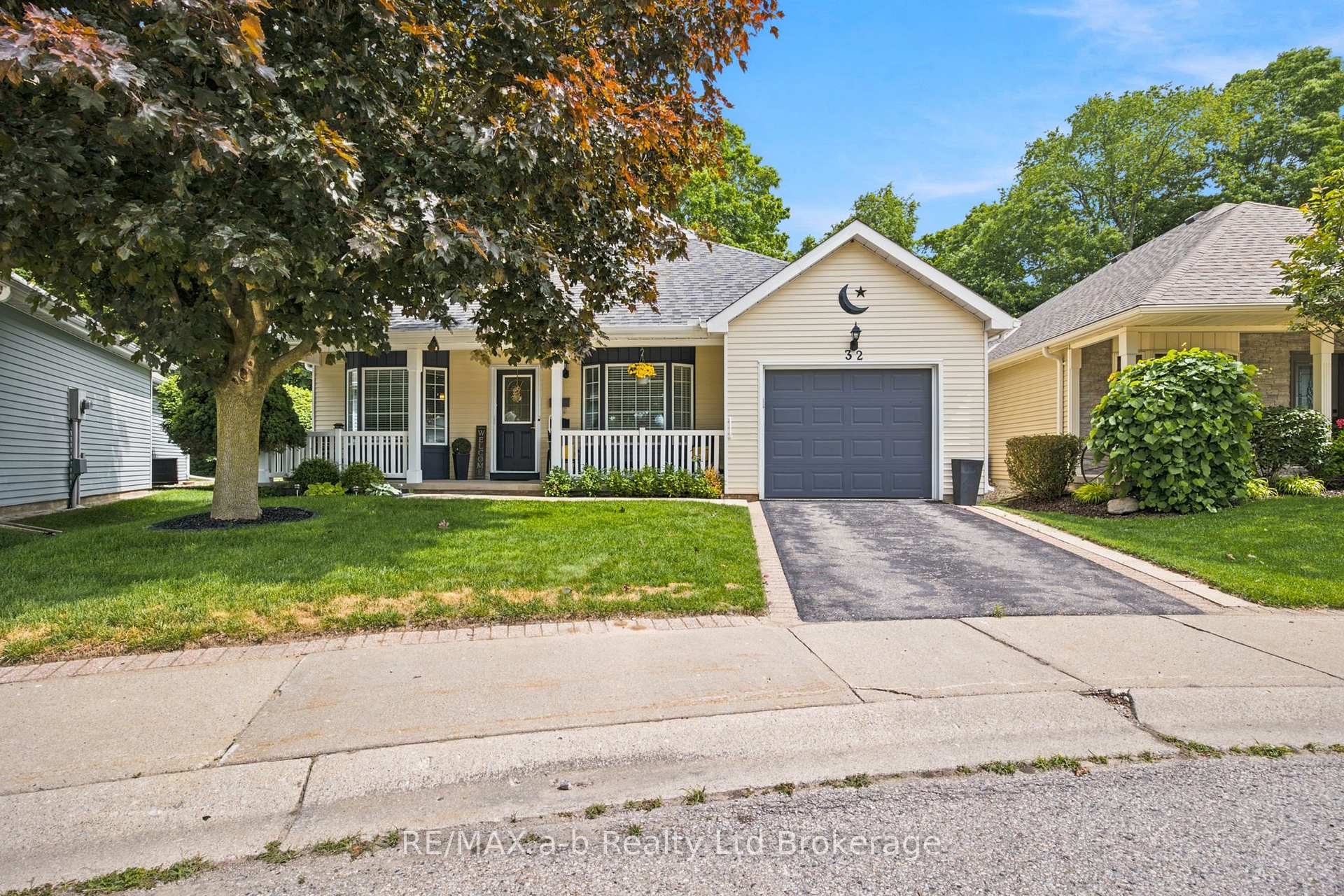 Photo 2 of 32 Wilkins Crescent, Tillsonburg — HOMEH