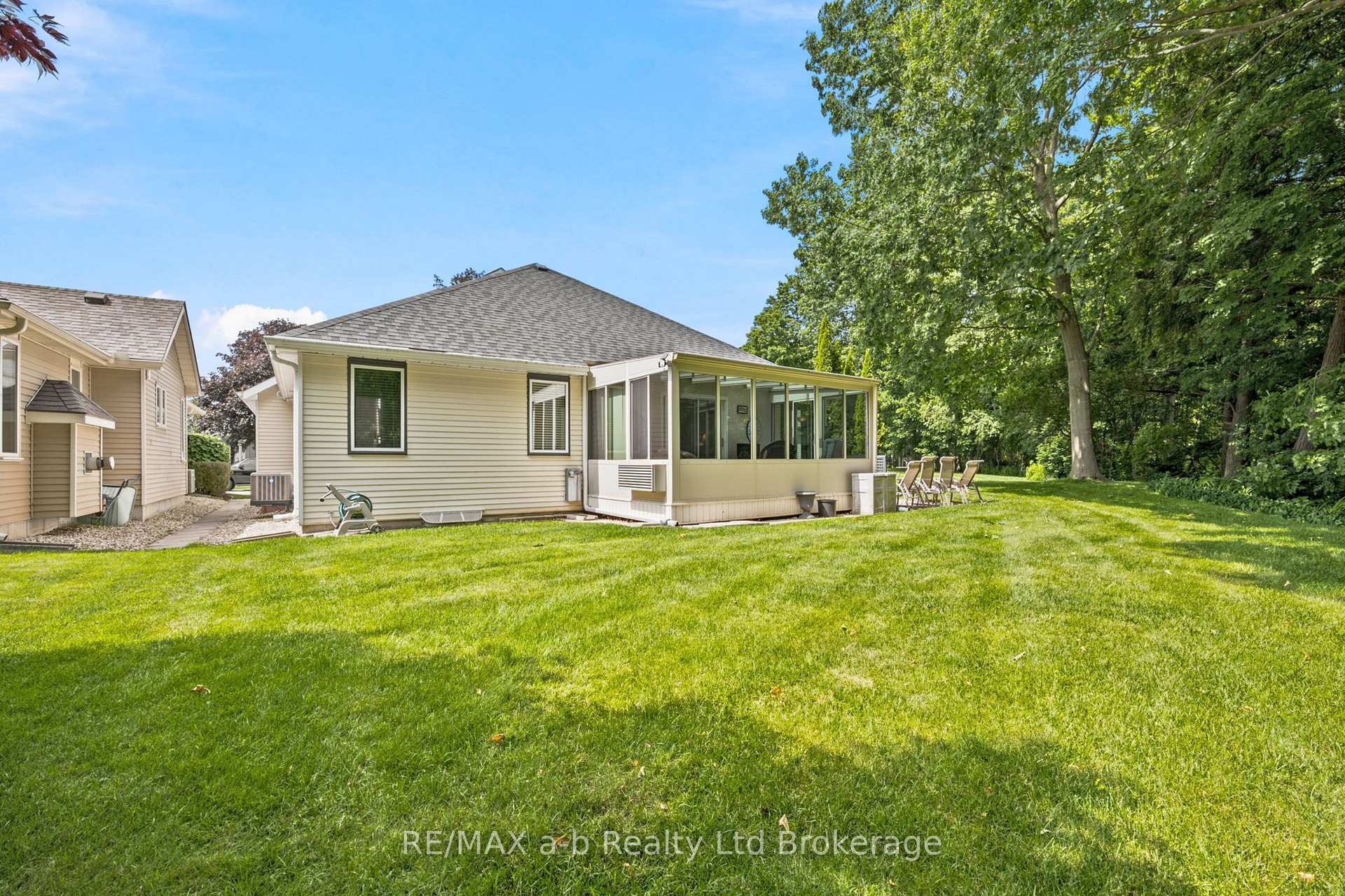 Photo 6 of 32 Wilkins Crescent, Tillsonburg — HOMEH