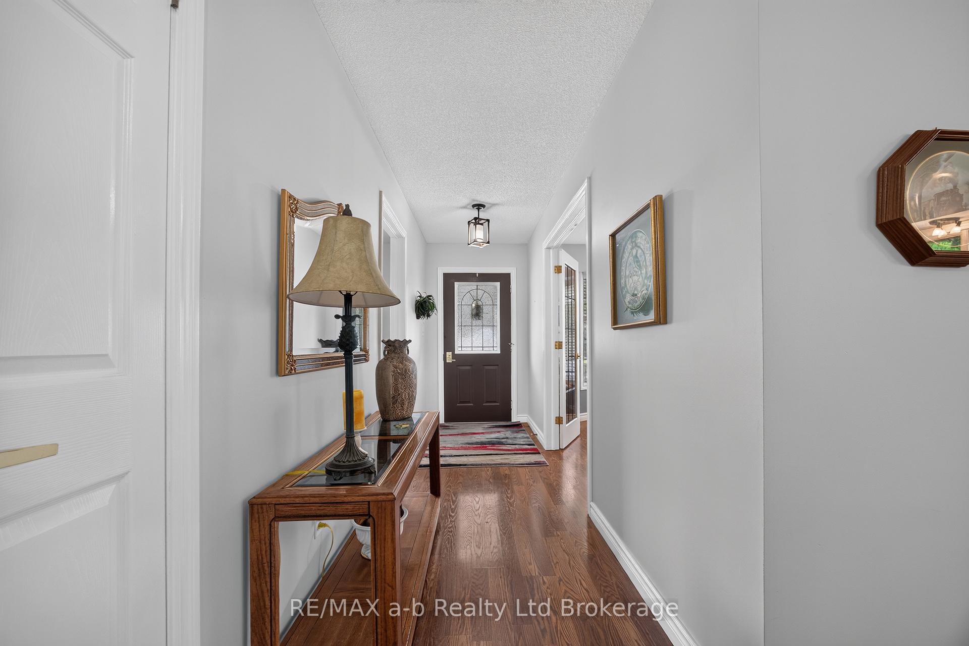 Photo 11 of 32 Wilkins Crescent, Tillsonburg — HOMEH