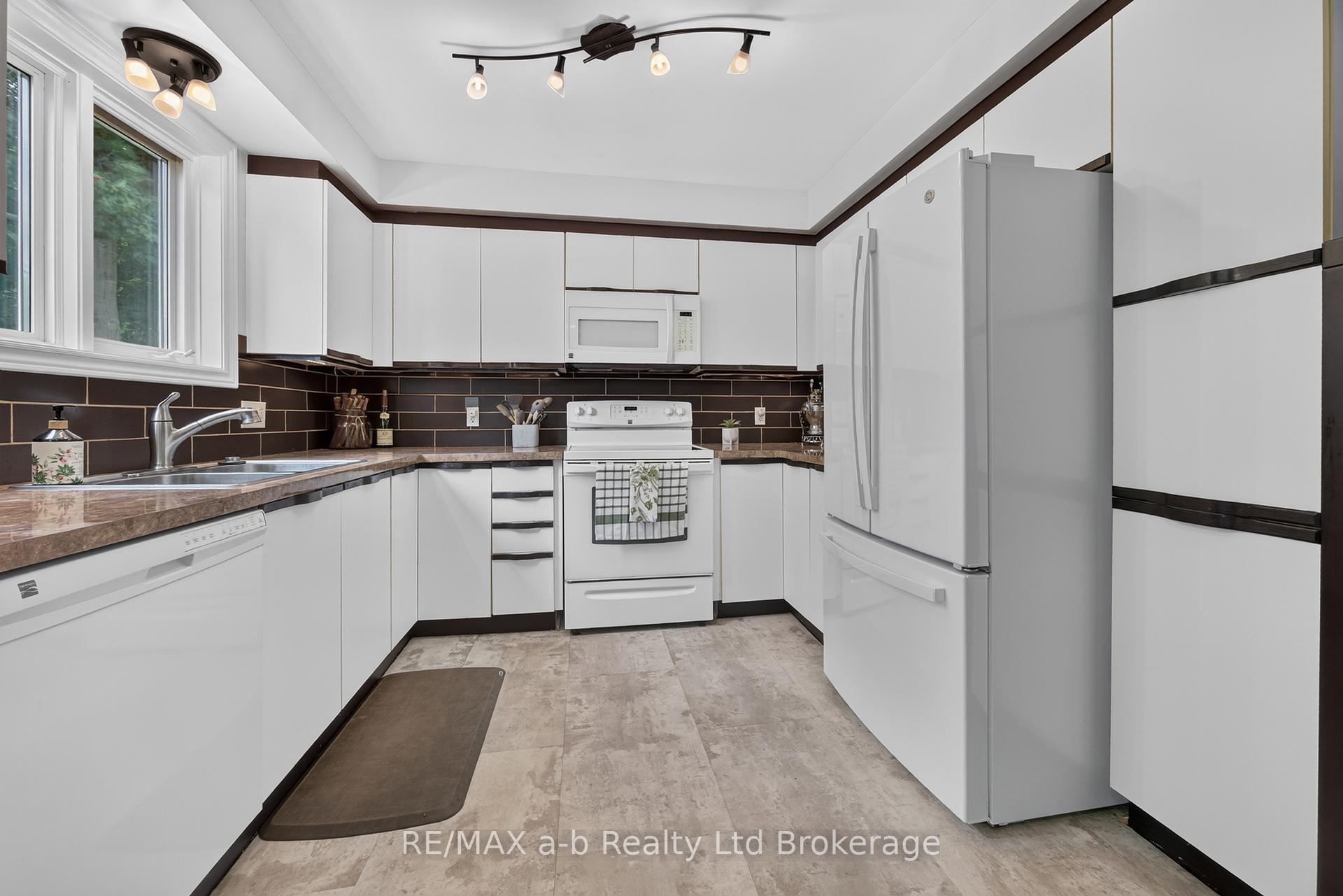 Photo 21 of 32 Wilkins Crescent, Tillsonburg — HOMEH