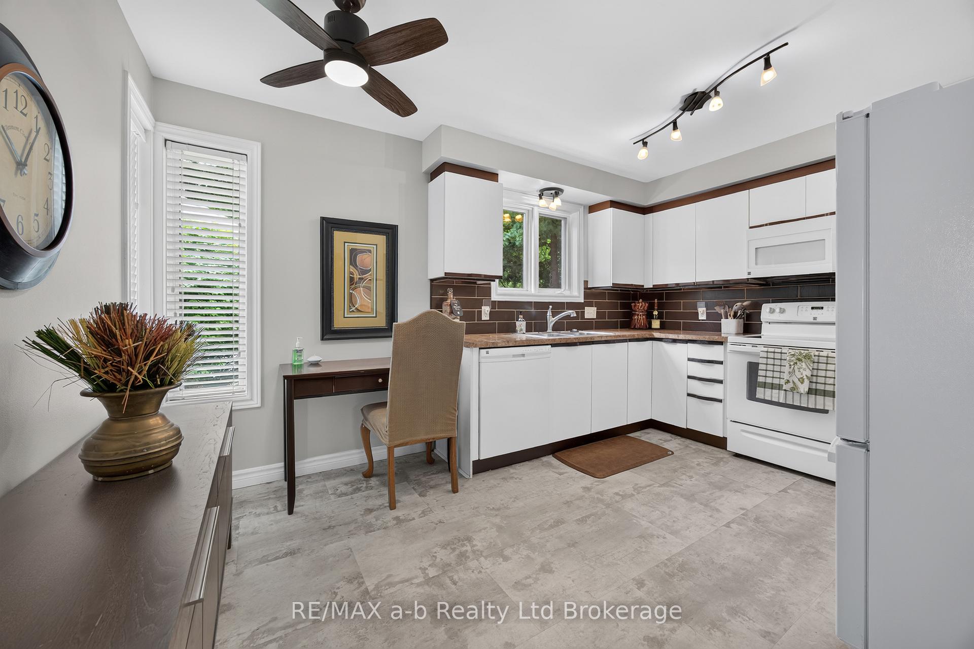 Photo 23 of 32 Wilkins Crescent, Tillsonburg — HOMEH