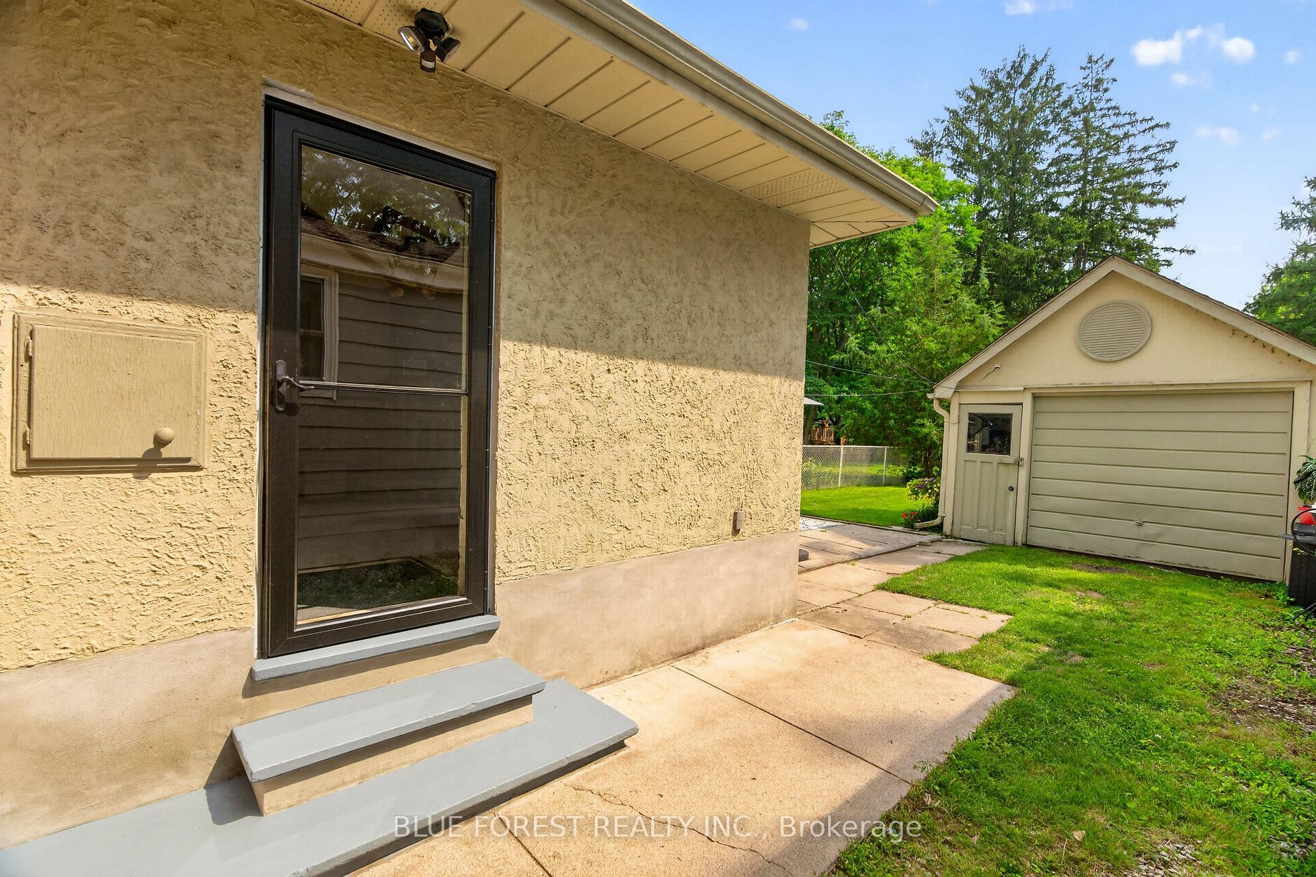 Photo 34 of 95 Tecumseh Avenue E, London, South F — HOMEH