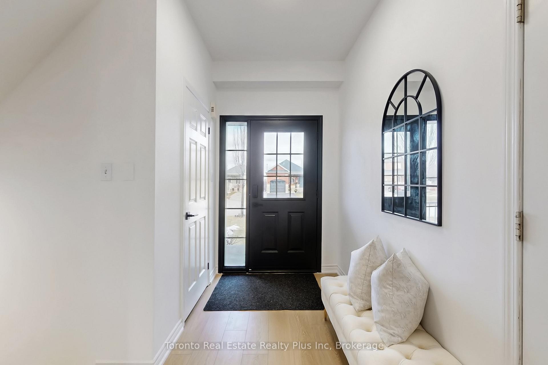 Photo 2 of 1303 Macinally Court, Oshawa, Pinecrest — HOMEH