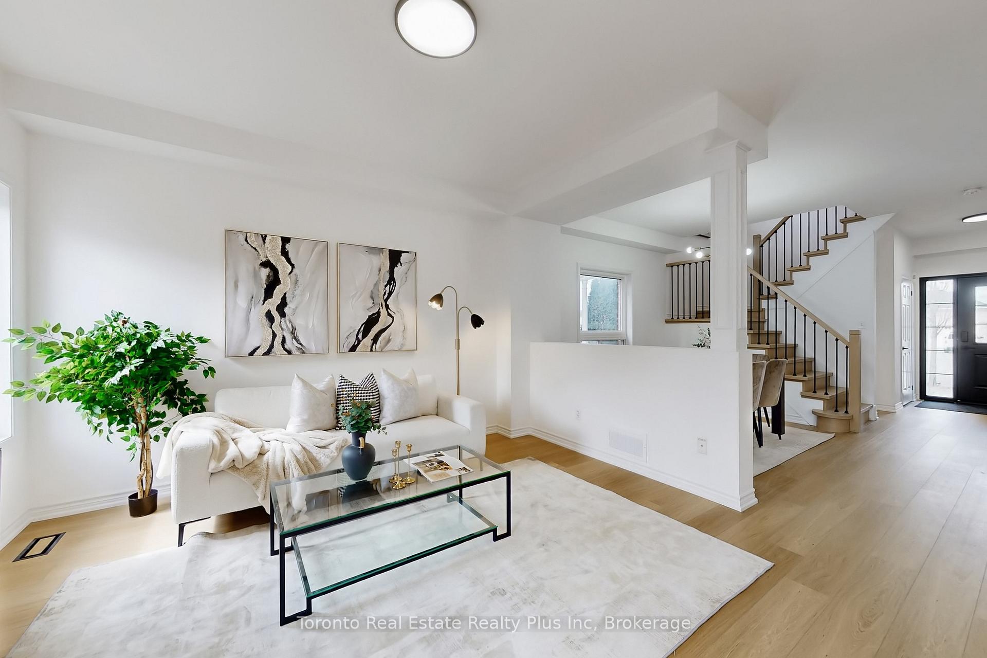 Photo 10 of 1303 Macinally Court, Oshawa, Pinecrest — HOMEH