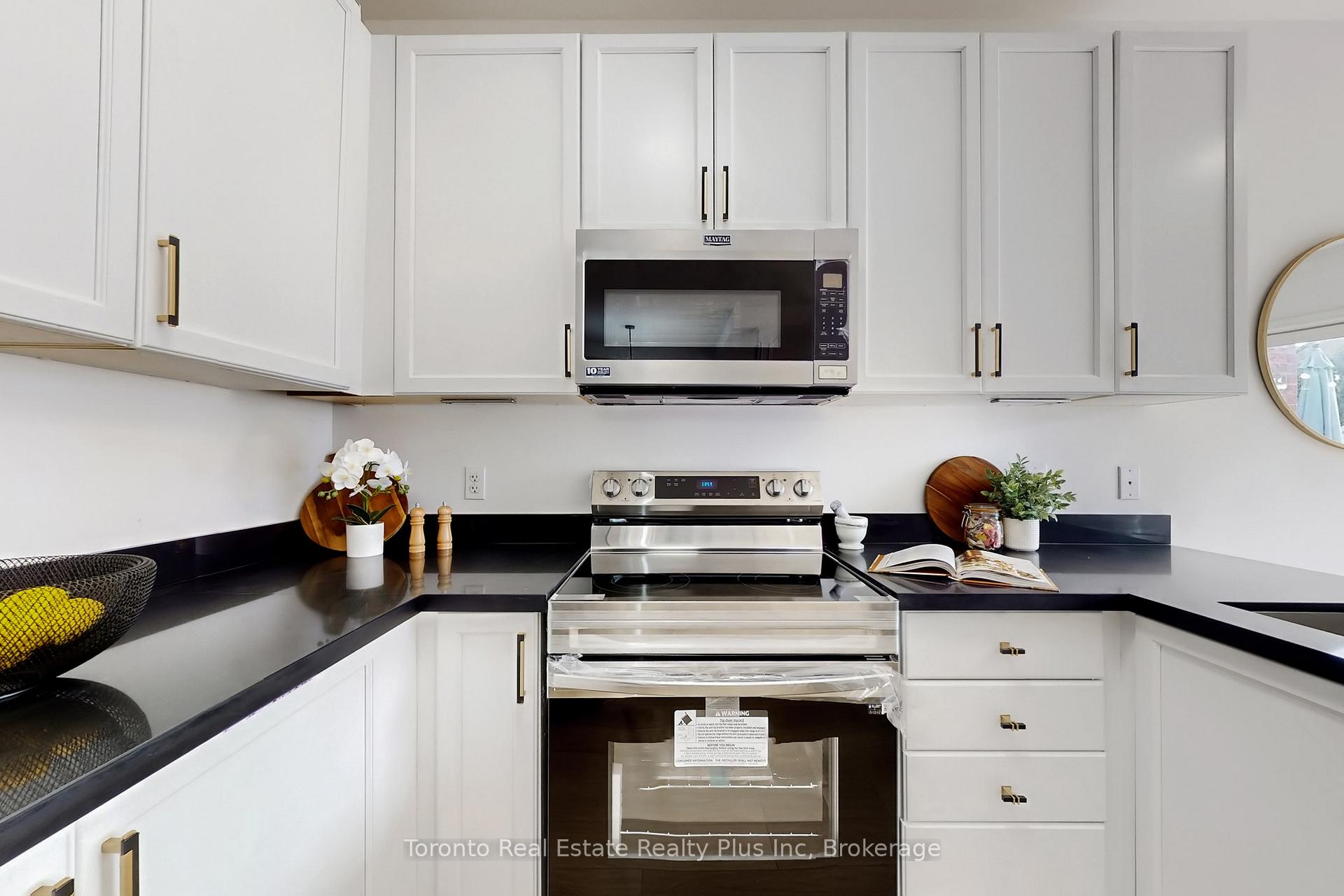 Photo 11 of 1303 Macinally Court, Oshawa, Pinecrest — HOMEH