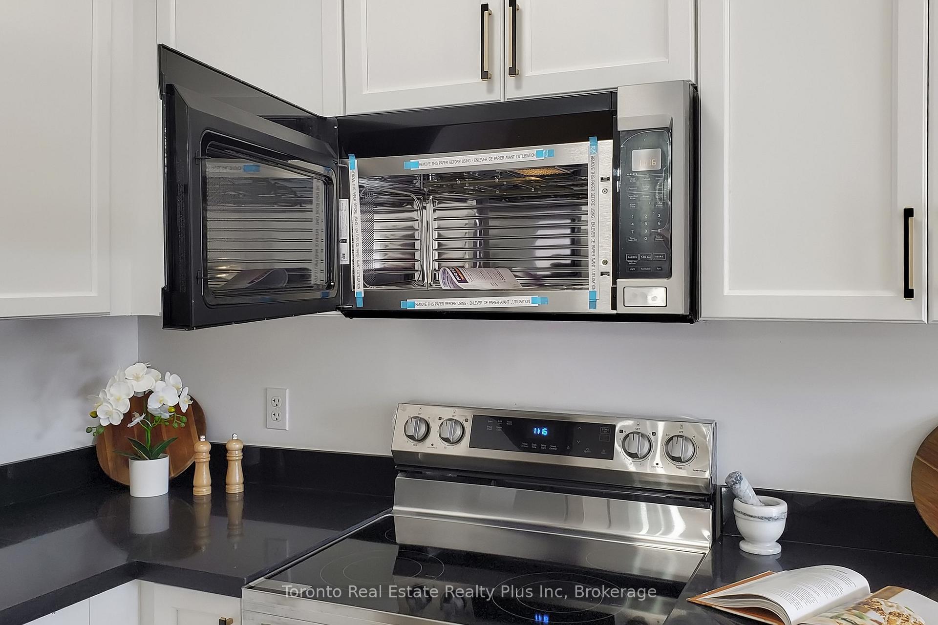 Photo 13 of 1303 Macinally Court, Oshawa, Pinecrest — HOMEH