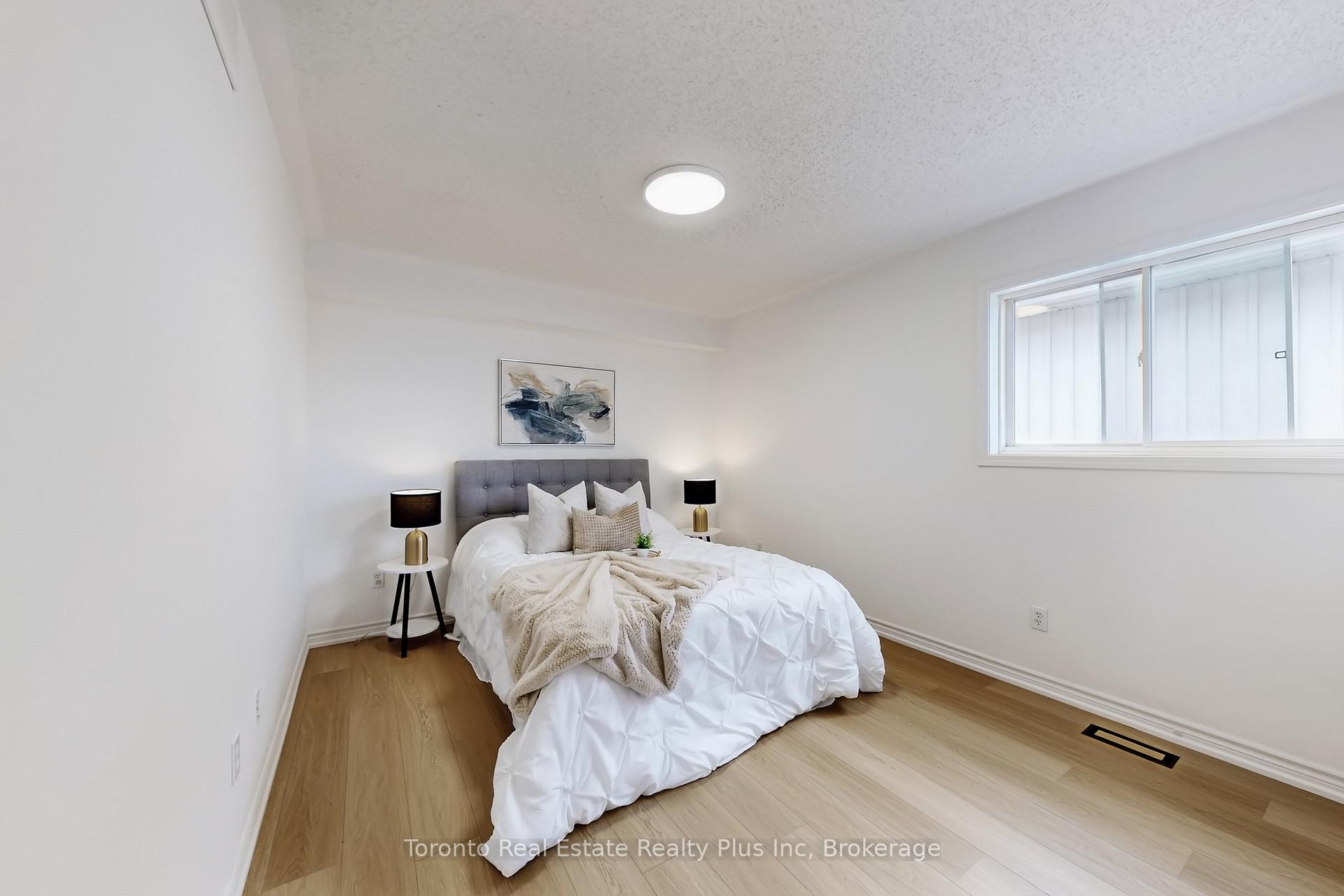 Photo 15 of 1303 Macinally Court, Oshawa, Pinecrest — HOMEH
