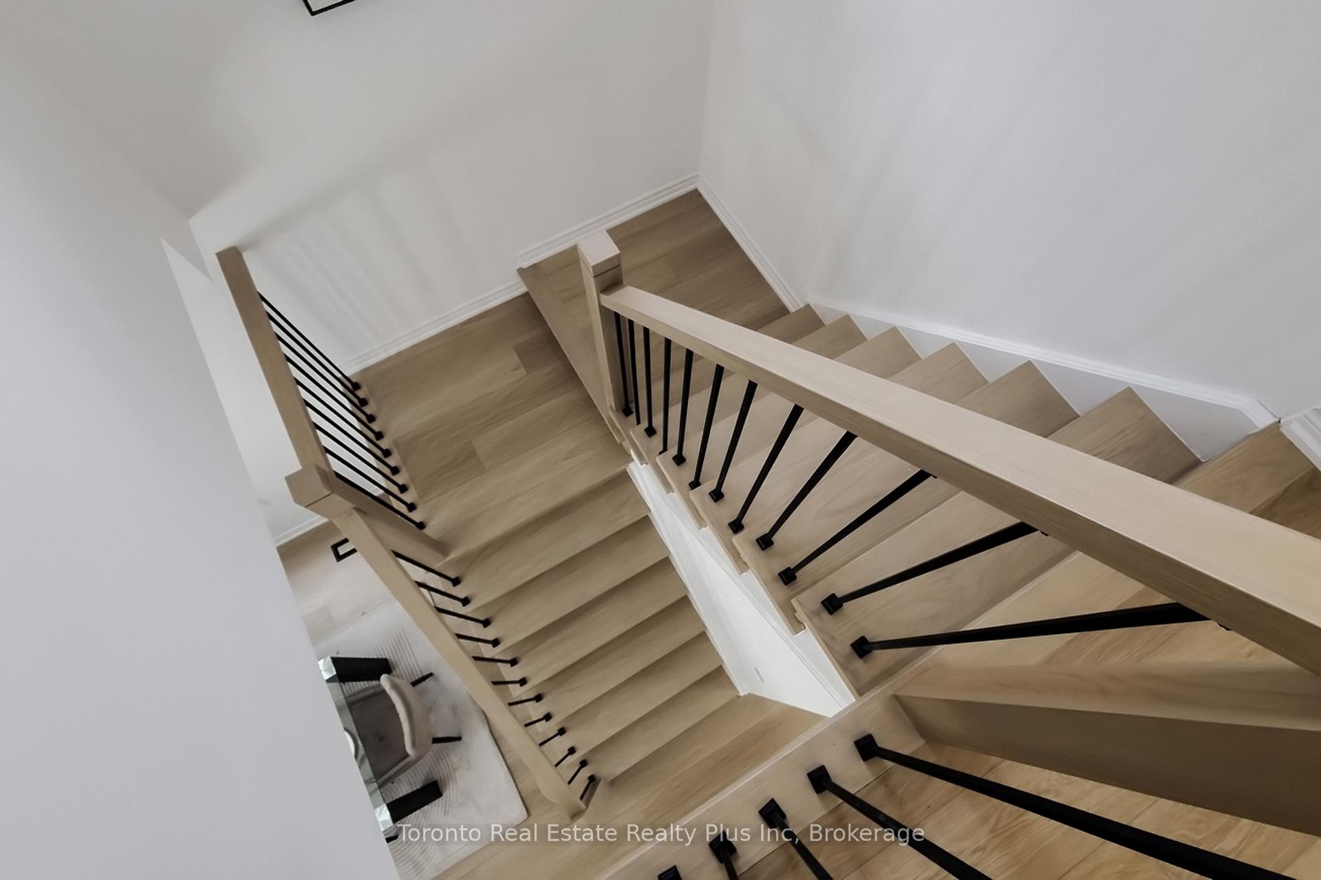 Photo 19 of 1303 Macinally Court, Oshawa, Pinecrest — HOMEH
