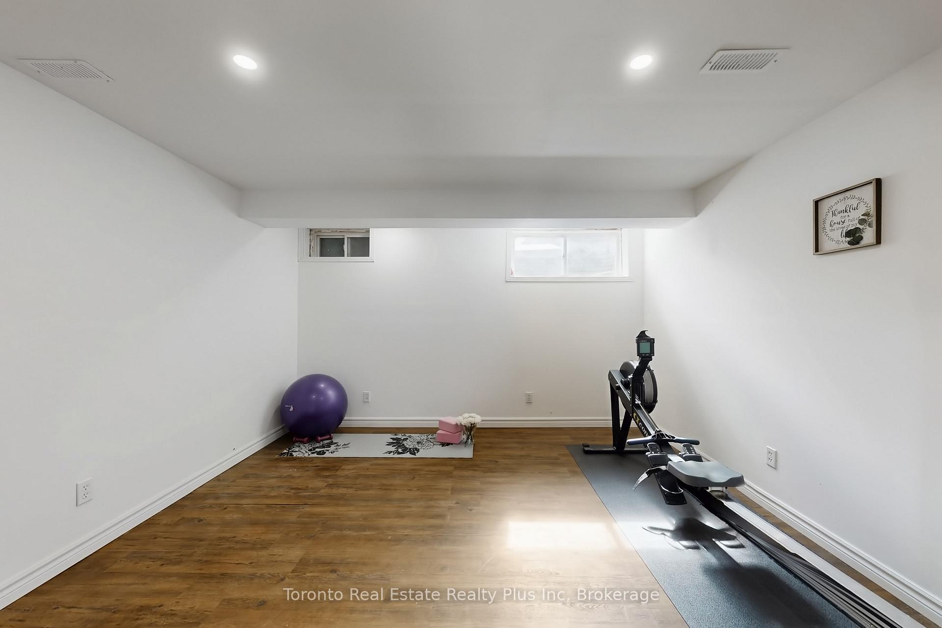 Photo 22 of 1303 Macinally Court, Oshawa, Pinecrest — HOMEH