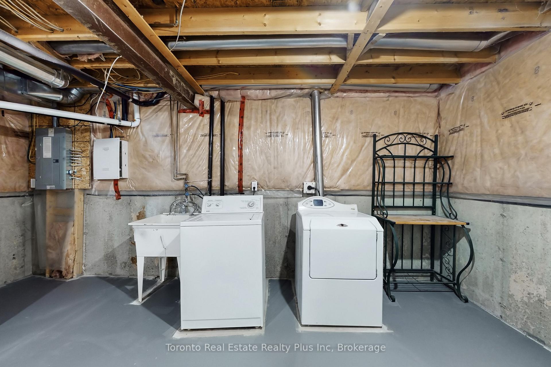 Photo 23 of 1303 Macinally Court, Oshawa, Pinecrest — HOMEH