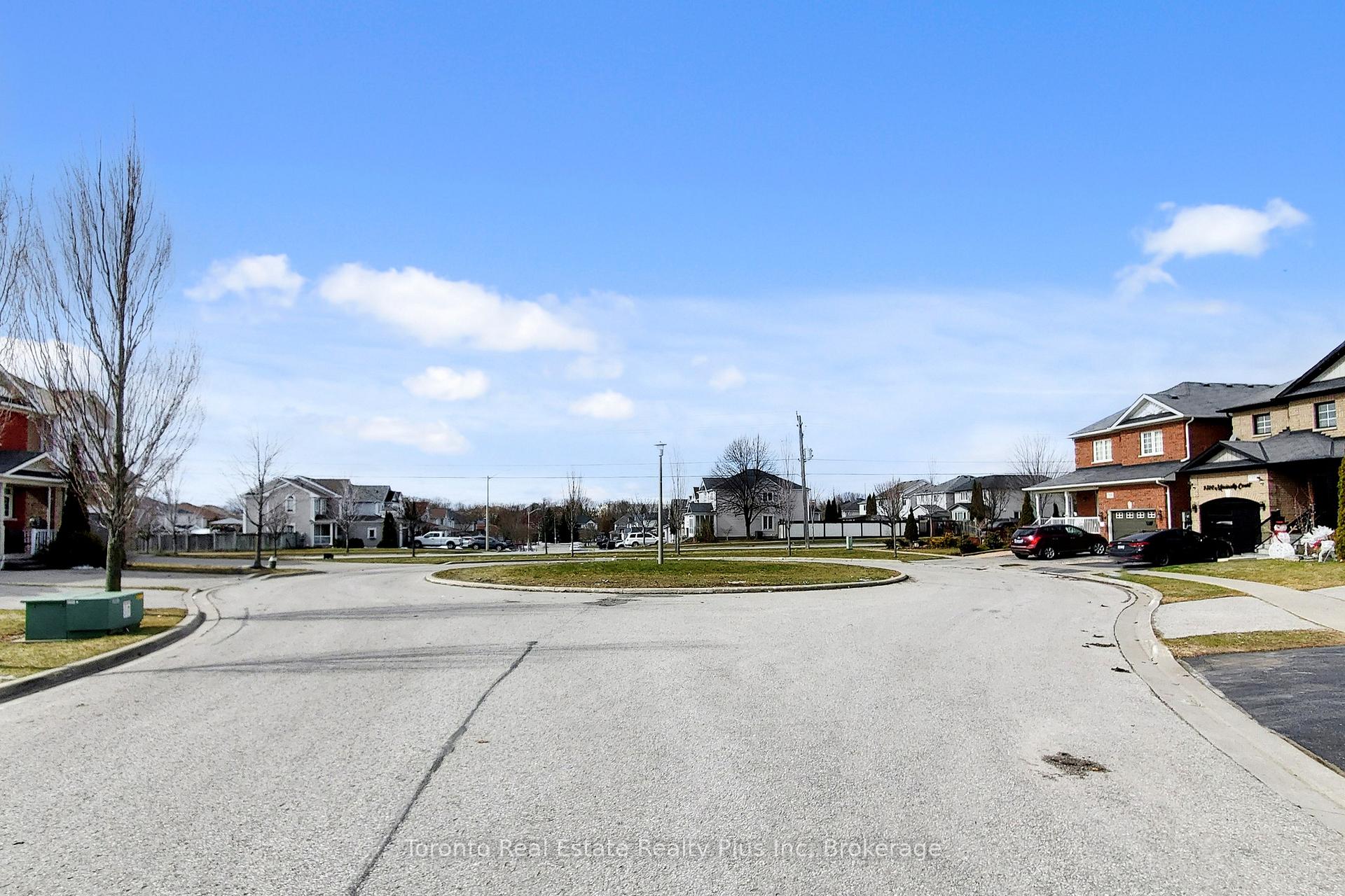 Photo 26 of 1303 Macinally Court, Oshawa, Pinecrest — HOMEH