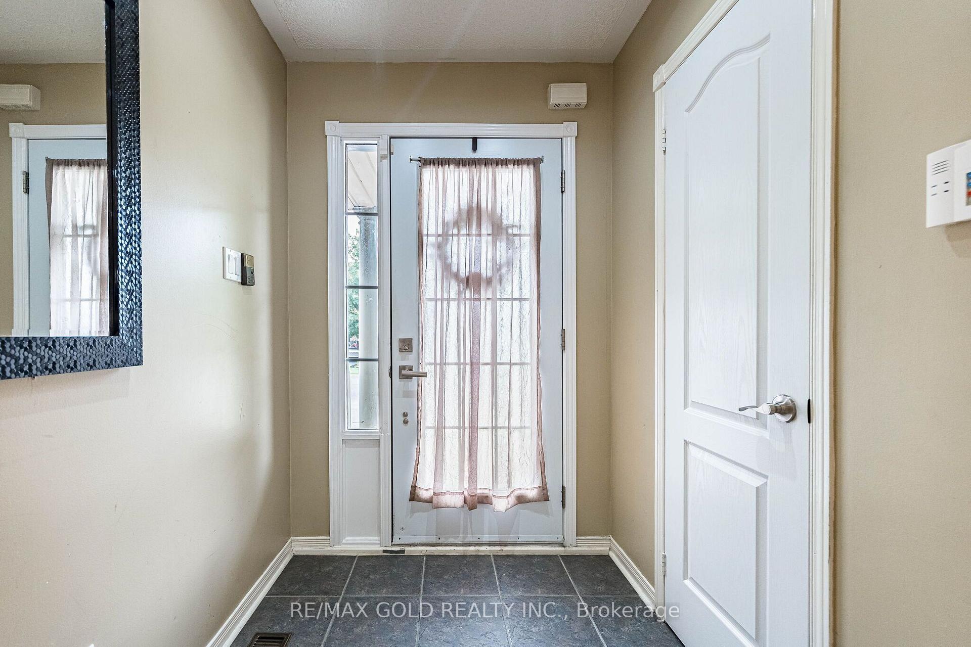Photo 4 of 48 Redfinch Way, Brampton, Fletcher's Meadow — HOMEH