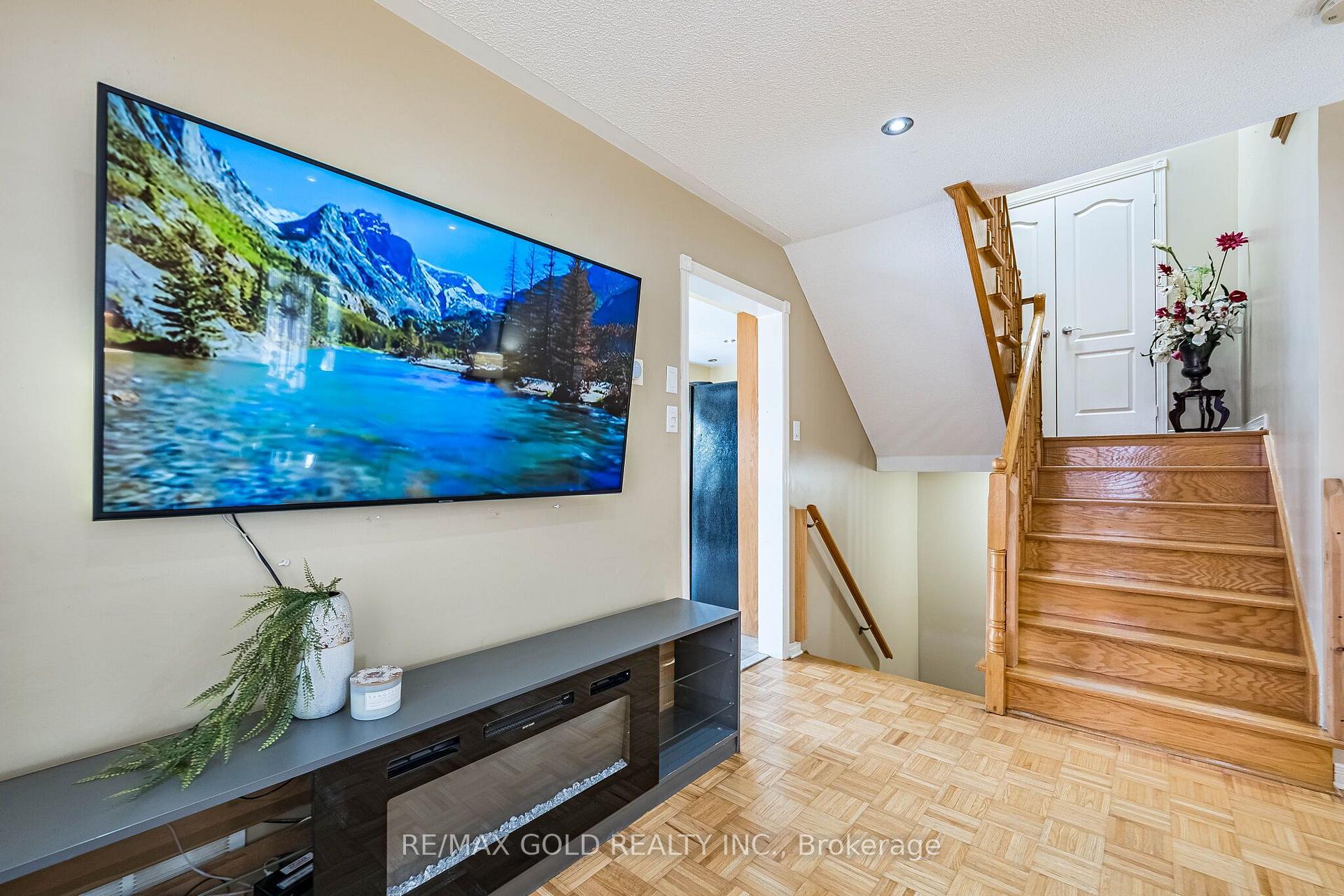 Photo 9 of 48 Redfinch Way, Brampton, Fletcher's Meadow — HOMEH