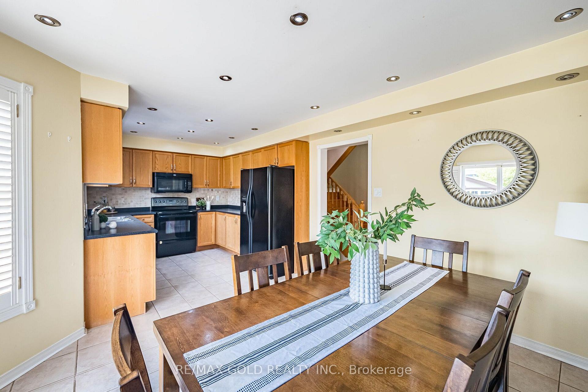 Photo 10 of 48 Redfinch Way, Brampton, Fletcher's Meadow — HOMEH