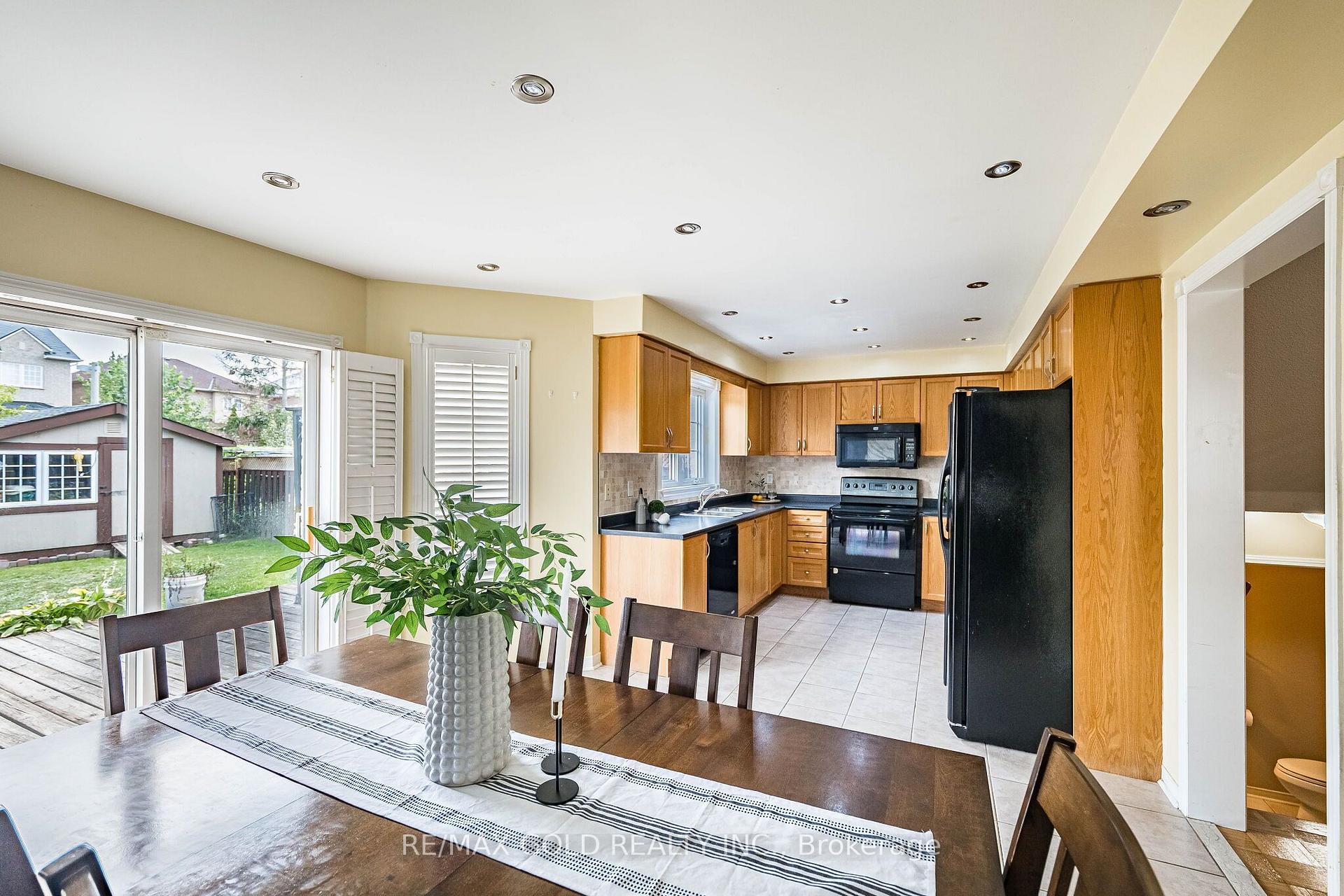 Photo 11 of 48 Redfinch Way, Brampton, Fletcher's Meadow — HOMEH