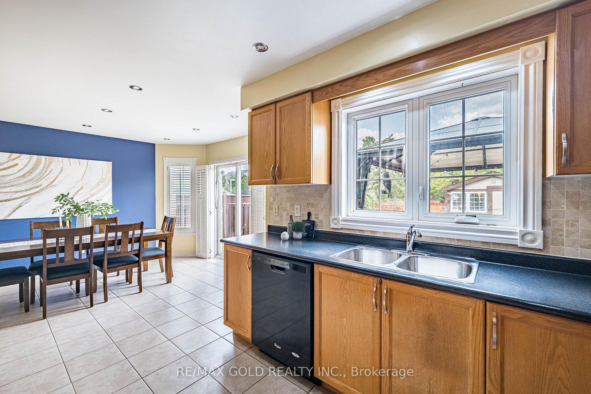 Photo 14 of 48 Redfinch Way, Brampton, Fletcher's Meadow — HOMEH