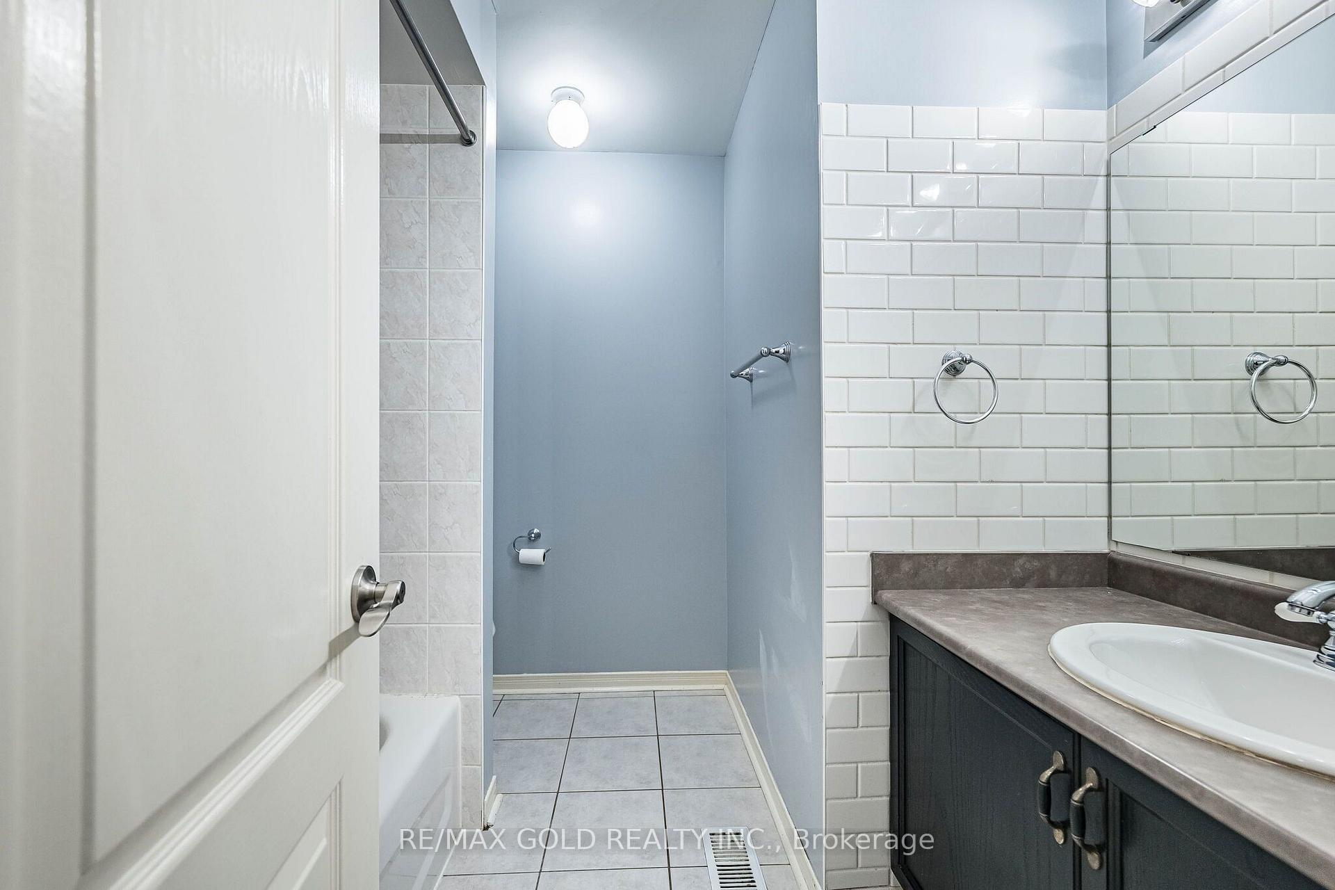 Photo 23 of 48 Redfinch Way, Brampton, Fletcher's Meadow — HOMEH