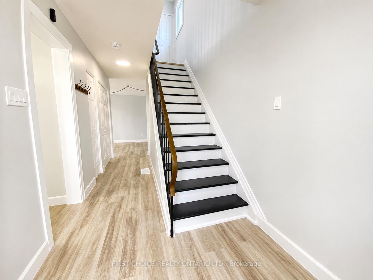 Photo 2 of Unit 6, 837 Eastvale Drive, Ottawa, Beaconwood — HOMEH