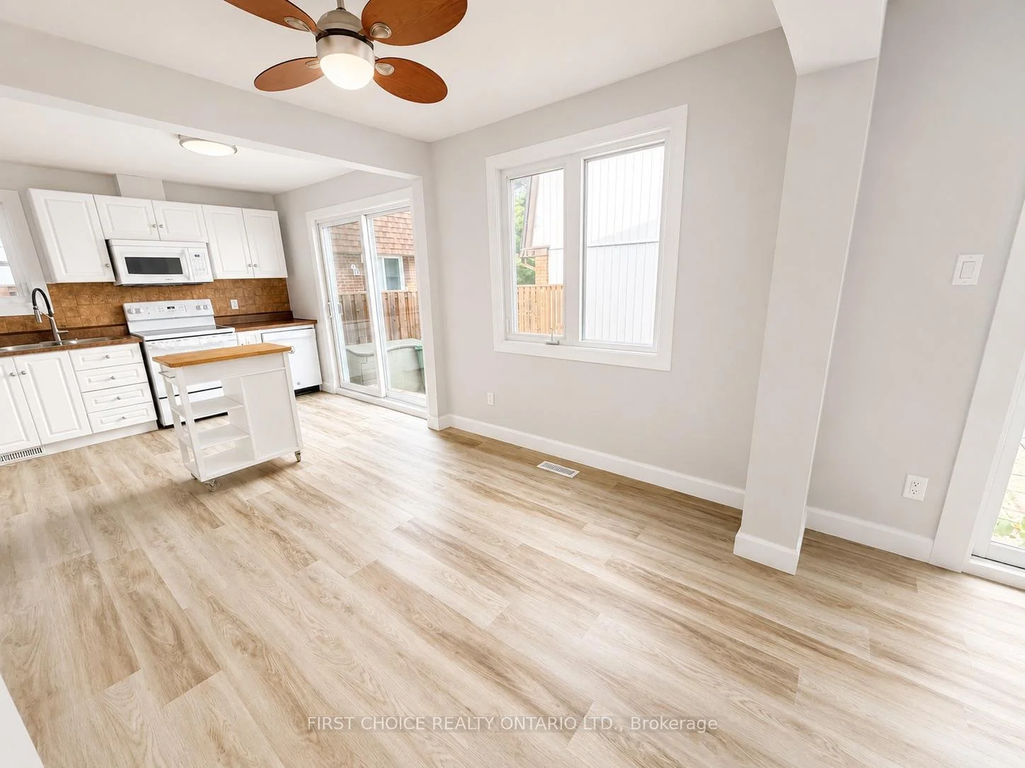 Photo 5 of Unit 6, 837 Eastvale Drive, Ottawa, Beaconwood — HOMEH
