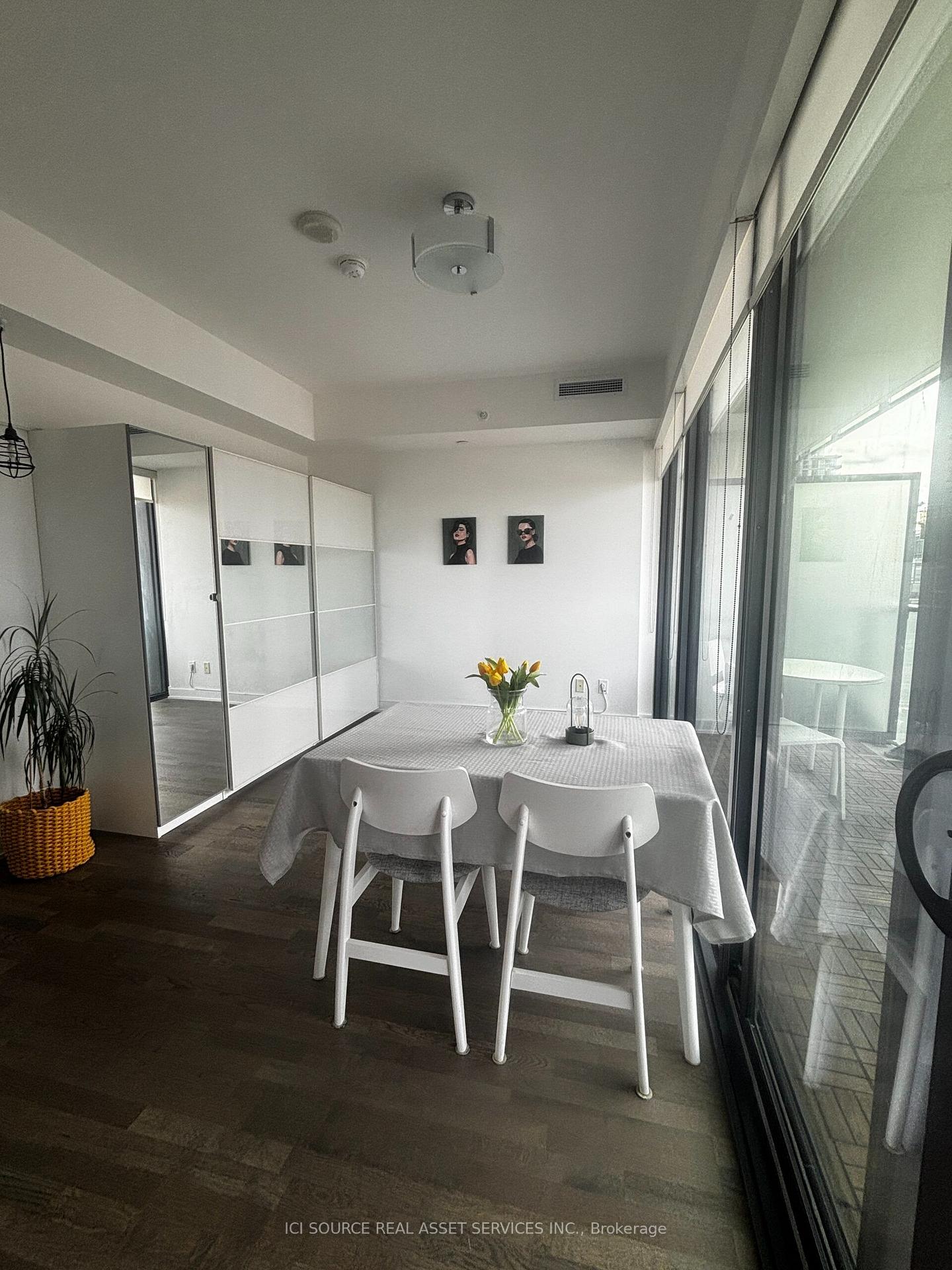 Photo 2 of Unit 1304, 185 Roehampton Avenue, Toronto, Mount Pleasant West — HOMEH