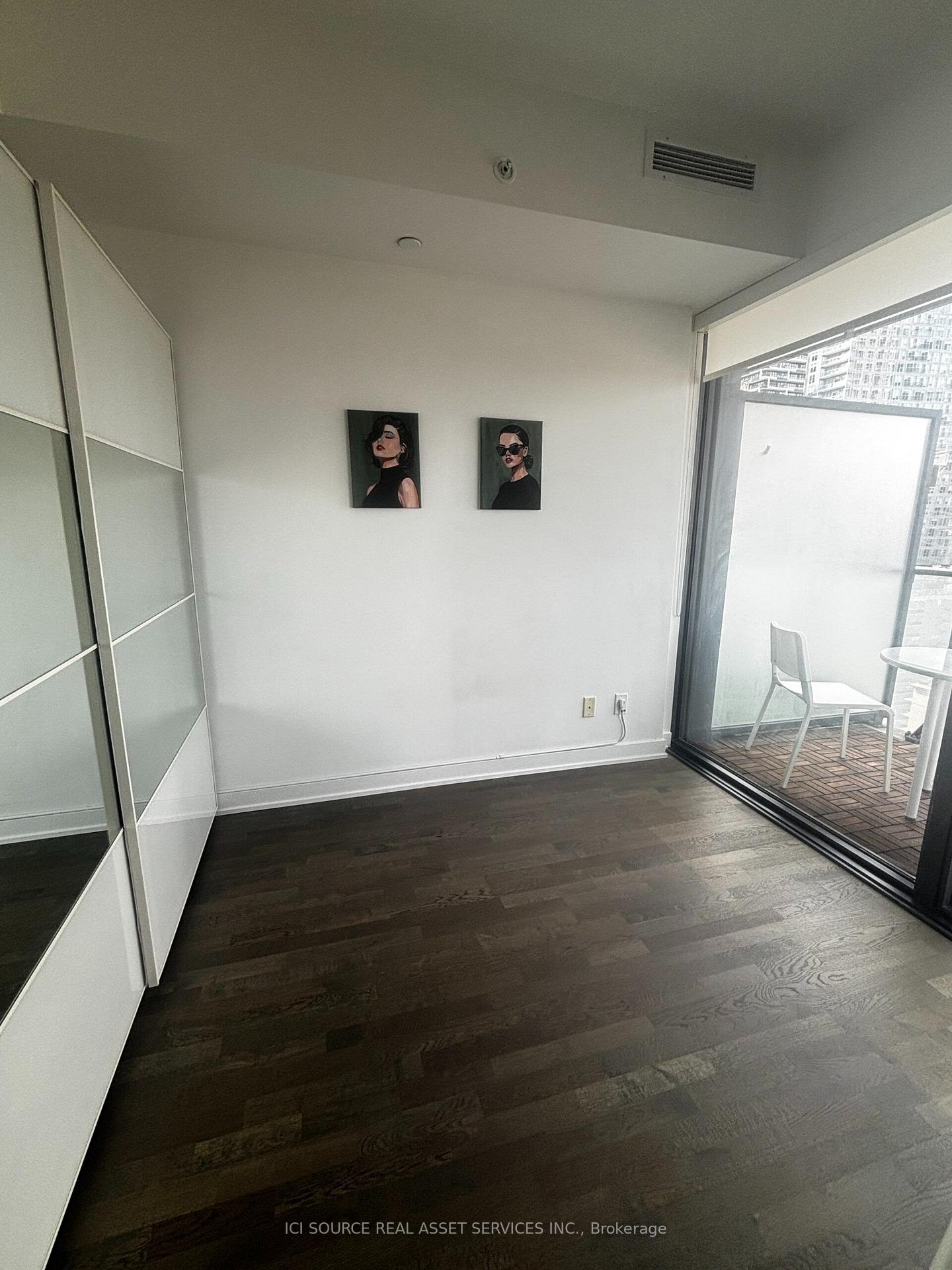 Photo 3 of Unit 1304, 185 Roehampton Avenue, Toronto, Mount Pleasant West — HOMEH