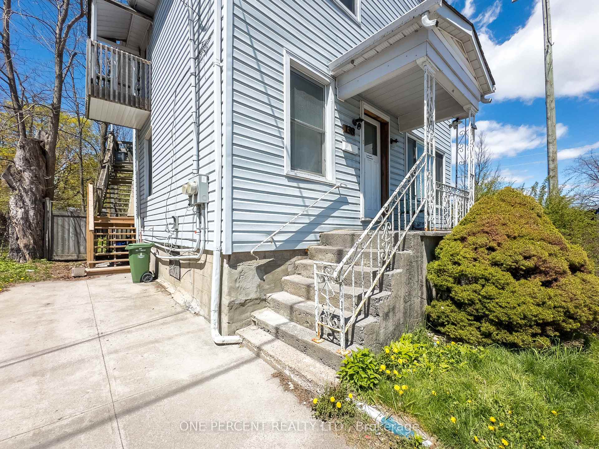 Photo 3 of 138 Chatham Street, Kingston, East of Sir John A. Blvd — HOMEH