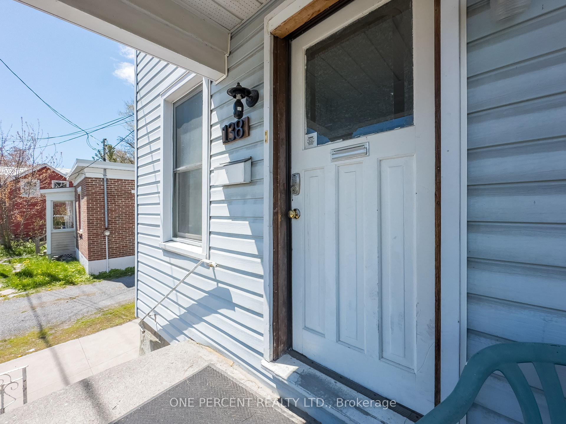 Photo 4 of 138 Chatham Street, Kingston, East of Sir John A. Blvd — HOMEH