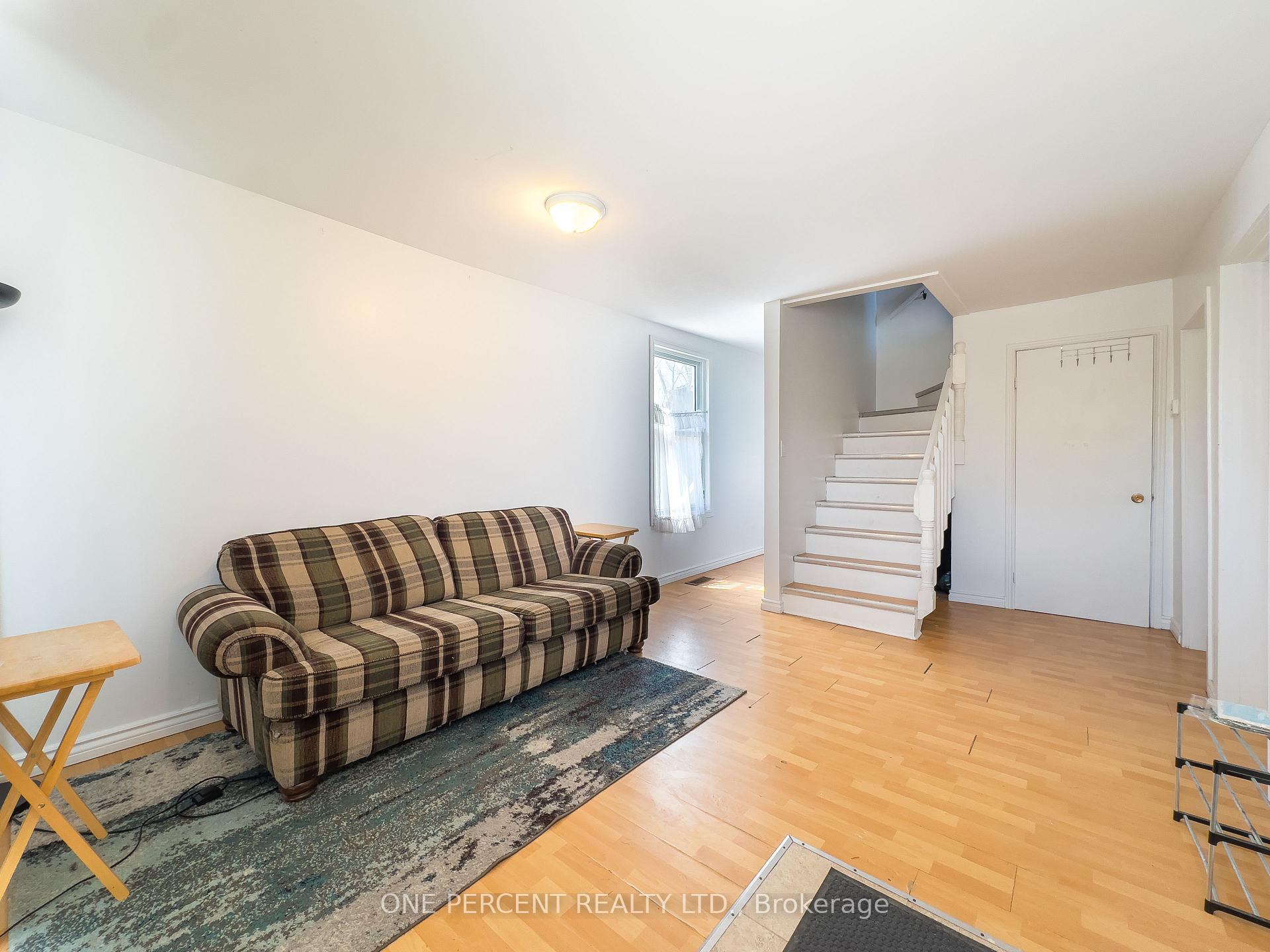 Photo 5 of 138 Chatham Street, Kingston, East of Sir John A. Blvd — HOMEH